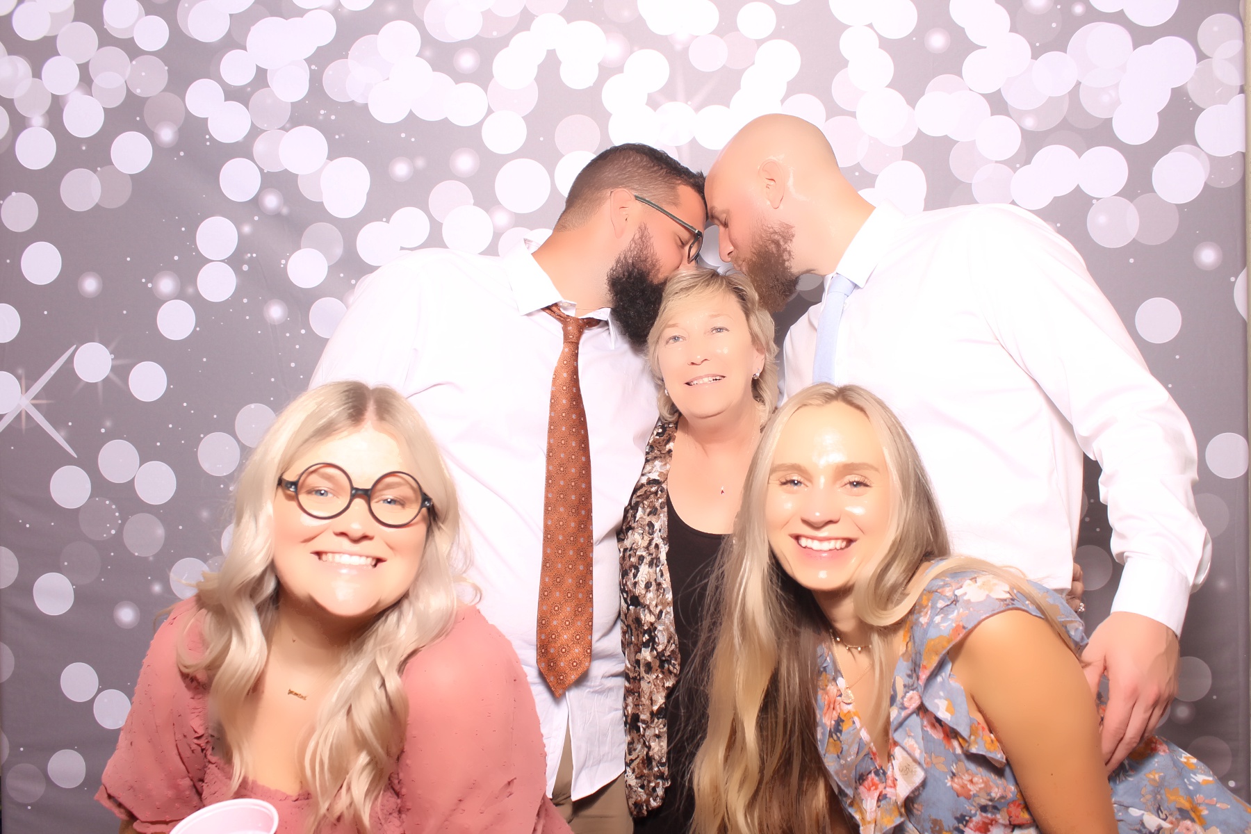 Kari & Randy Reception | View more photos from the event at gallery.photoboothcincy.com/u/PhotoBoothCincy/Kari-Randy-Reception