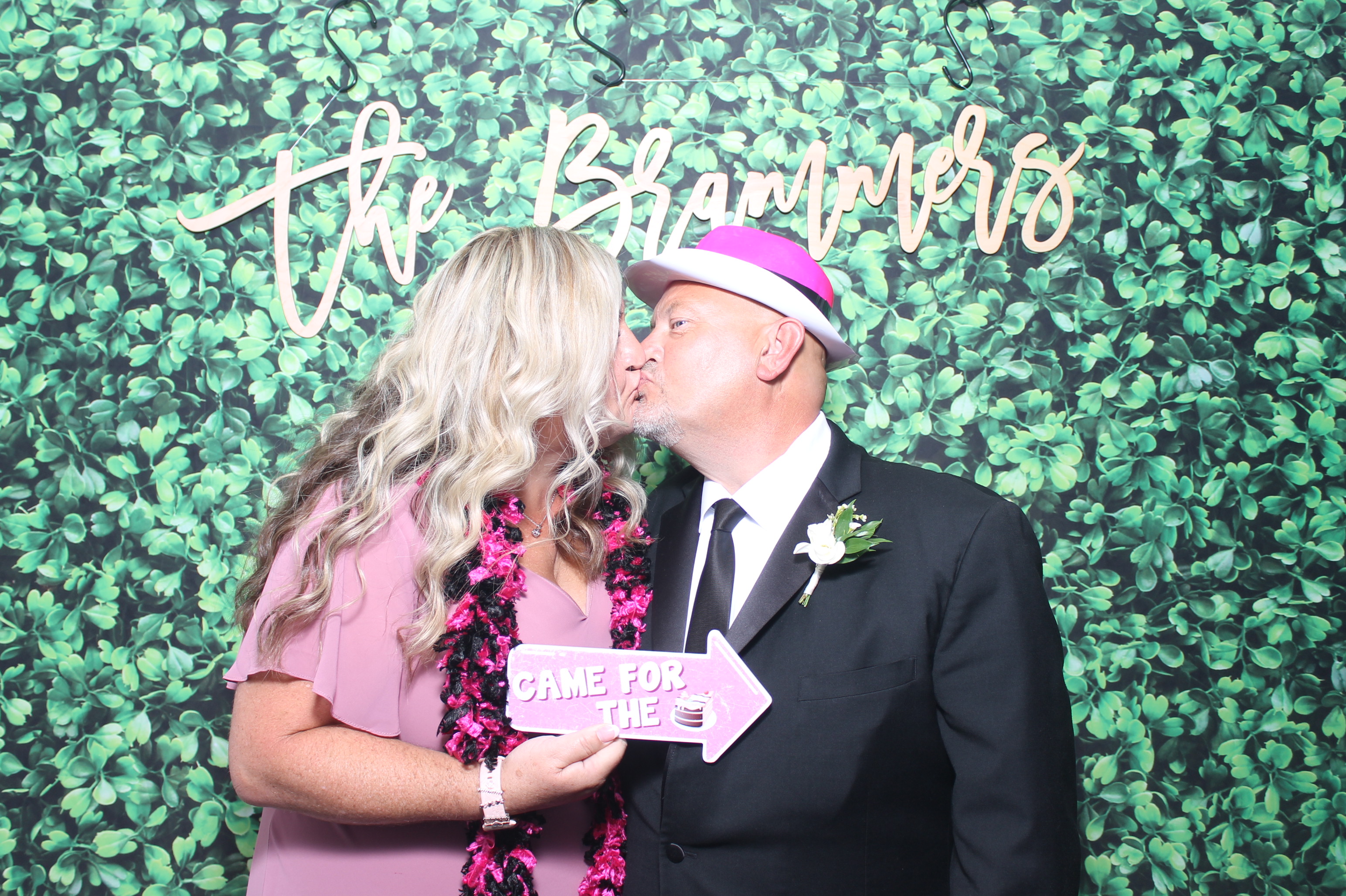 Kelly & Brandon | View more photos from the event at gallery.photoboothcincy.com/u/PhotoBoothCincy/Kelly-Brandon
