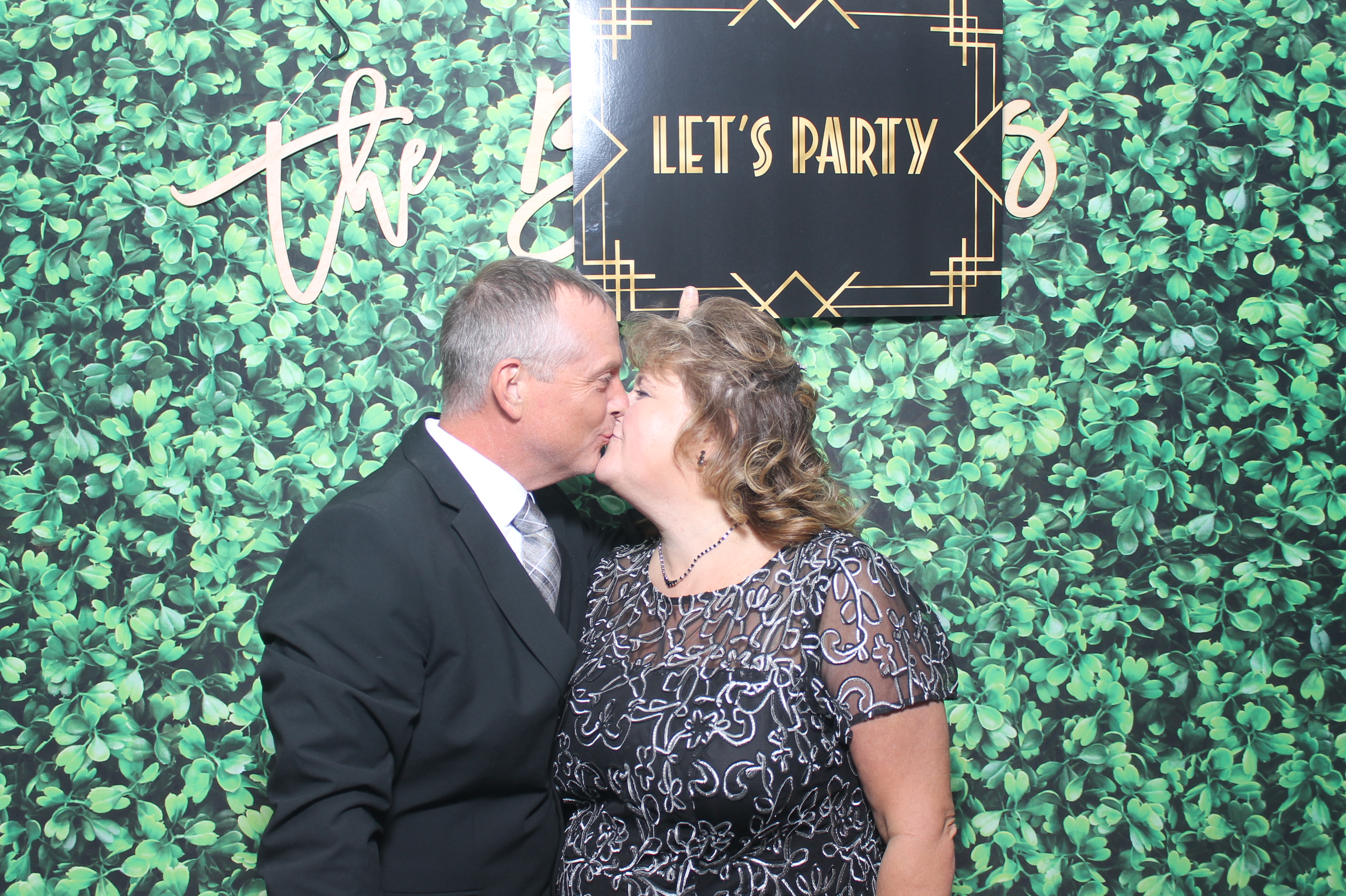 Kelly & Brandon | View more photos from the event at gallery.photoboothcincy.com/u/PhotoBoothCincy/Kelly-Brandon