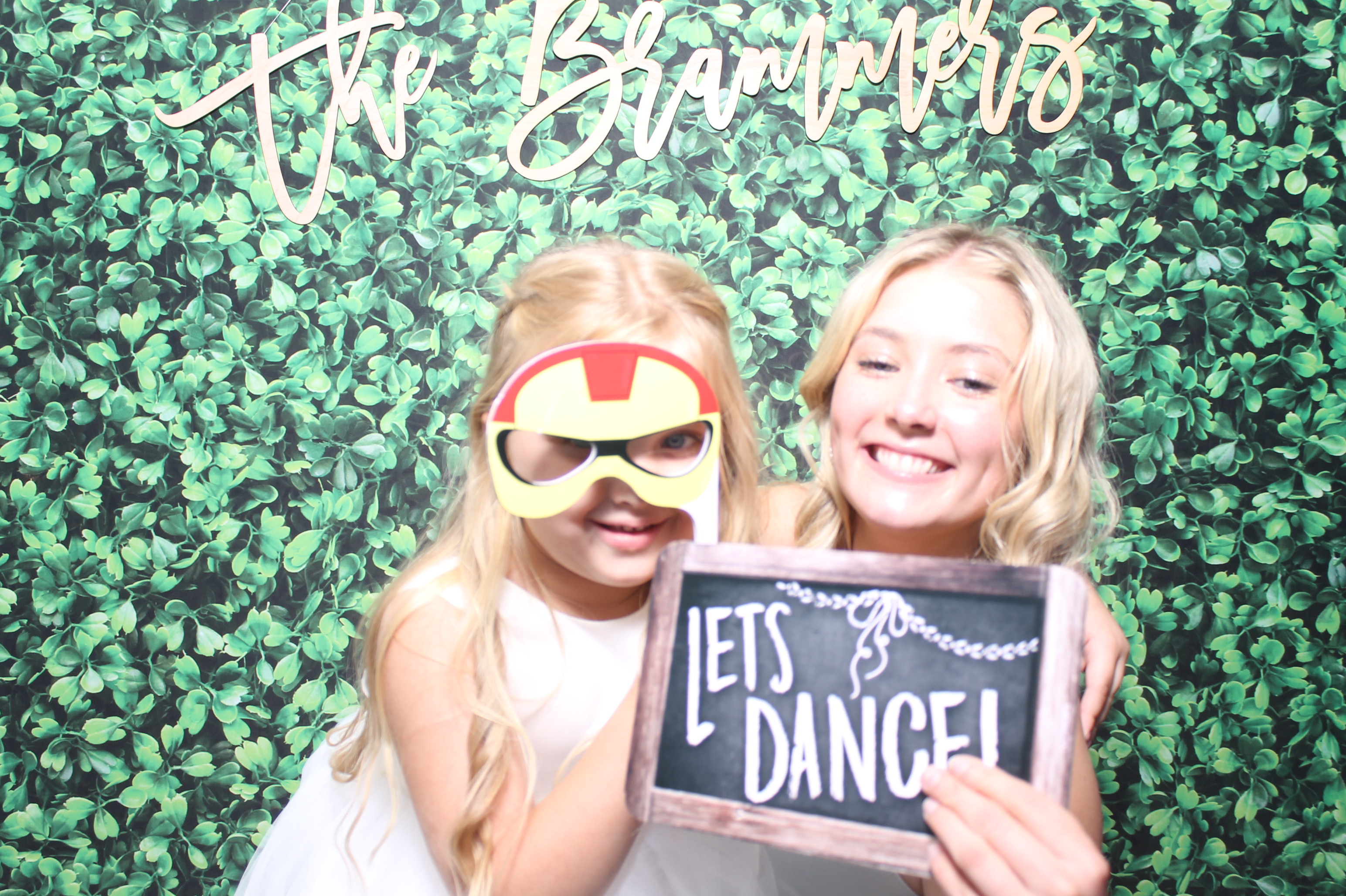 Kelly & Brandon | View more photos from the event at gallery.photoboothcincy.com/u/PhotoBoothCincy/Kelly-Brandon