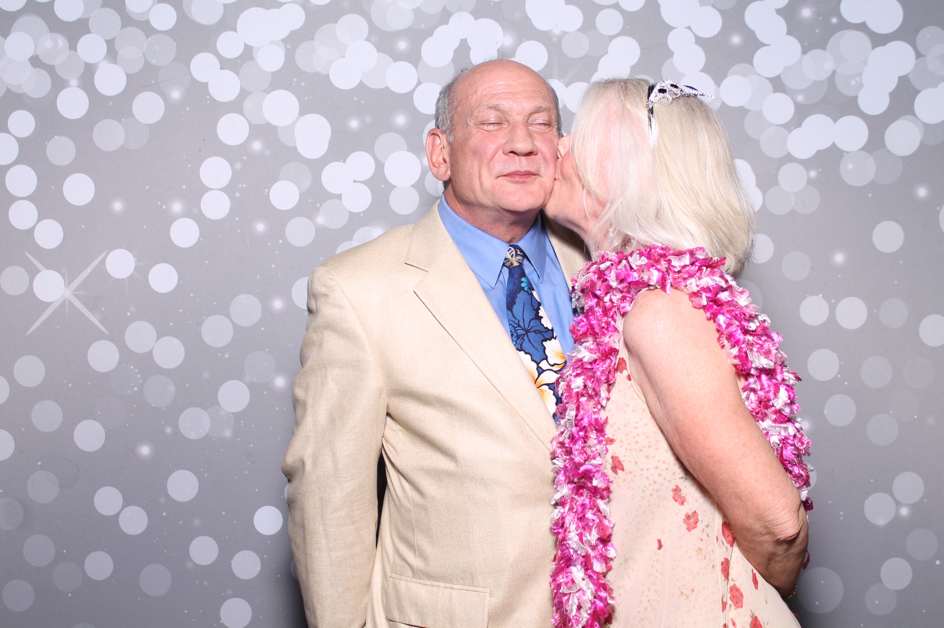 Kevin & Rachel | View more photos from the event at gallery.photoboothcincy.com/u/PhotoBoothCincy/Kevin-Rachel