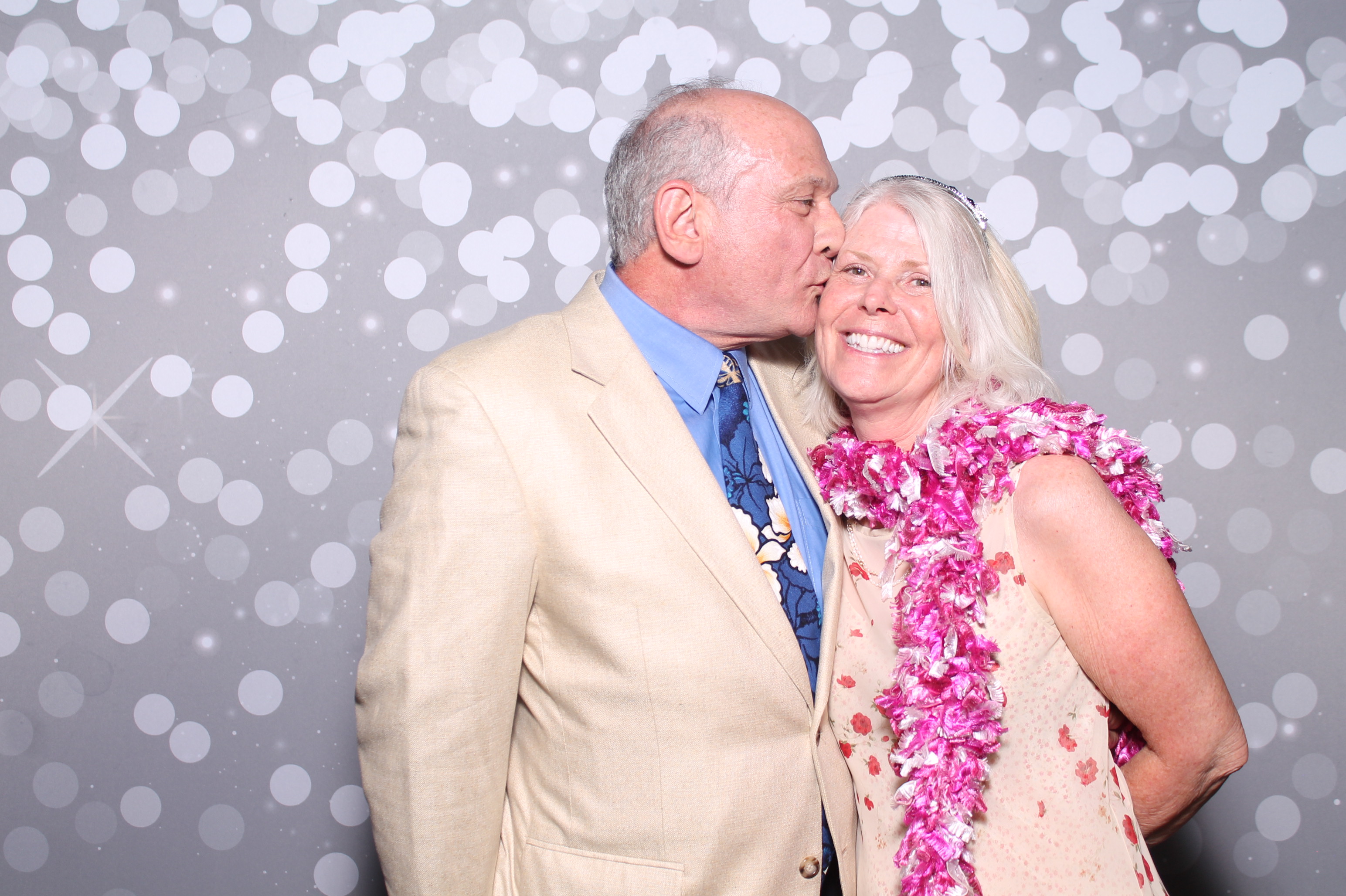 Kevin & Rachel | View more photos from the event at gallery.photoboothcincy.com/u/PhotoBoothCincy/Kevin-Rachel