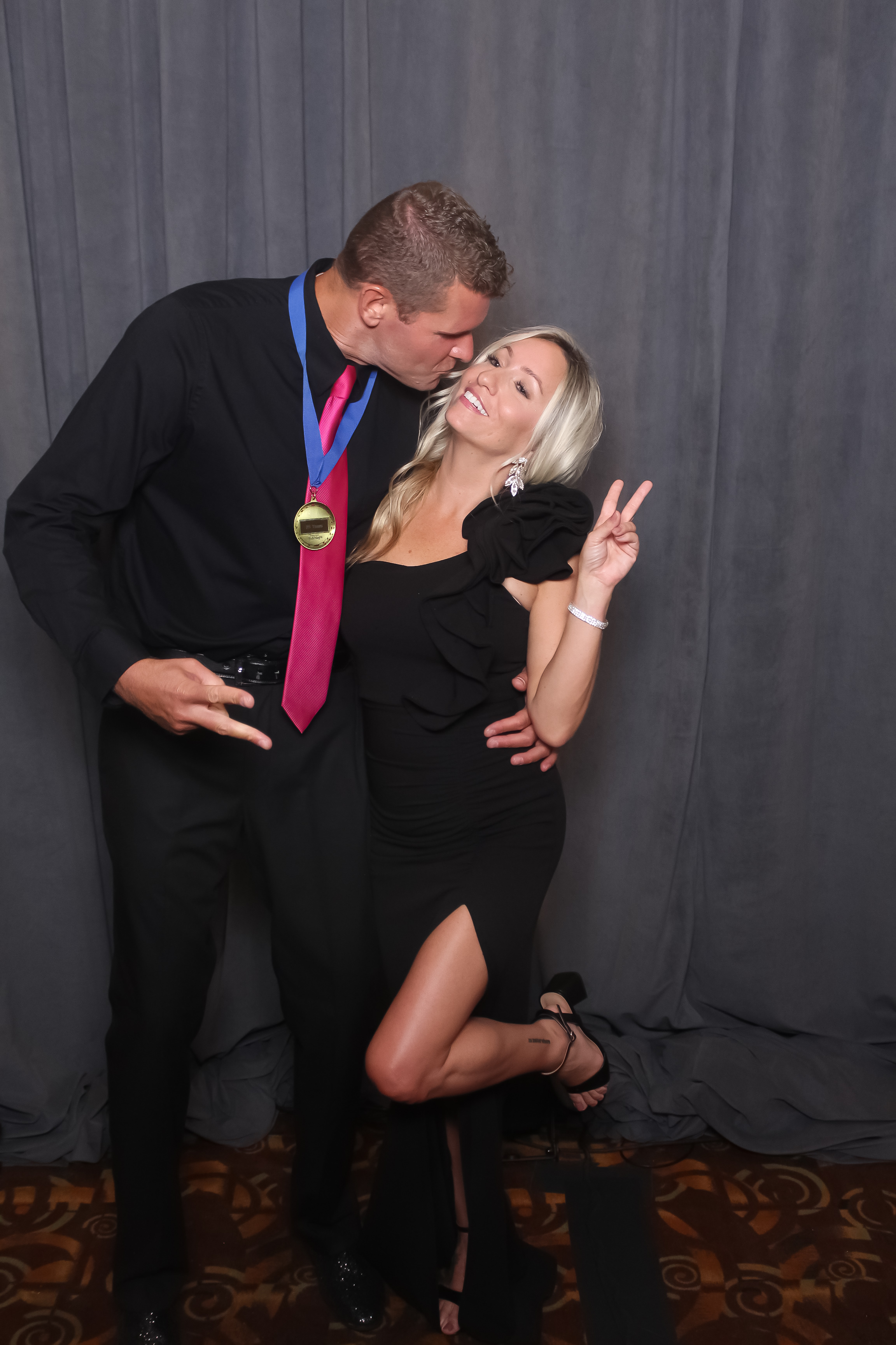 Kroger Barney Gala | View more photos from the event at gallery.photoboothcincy.com/u/PhotoBoothCincy/Kroger-Barney-Gala