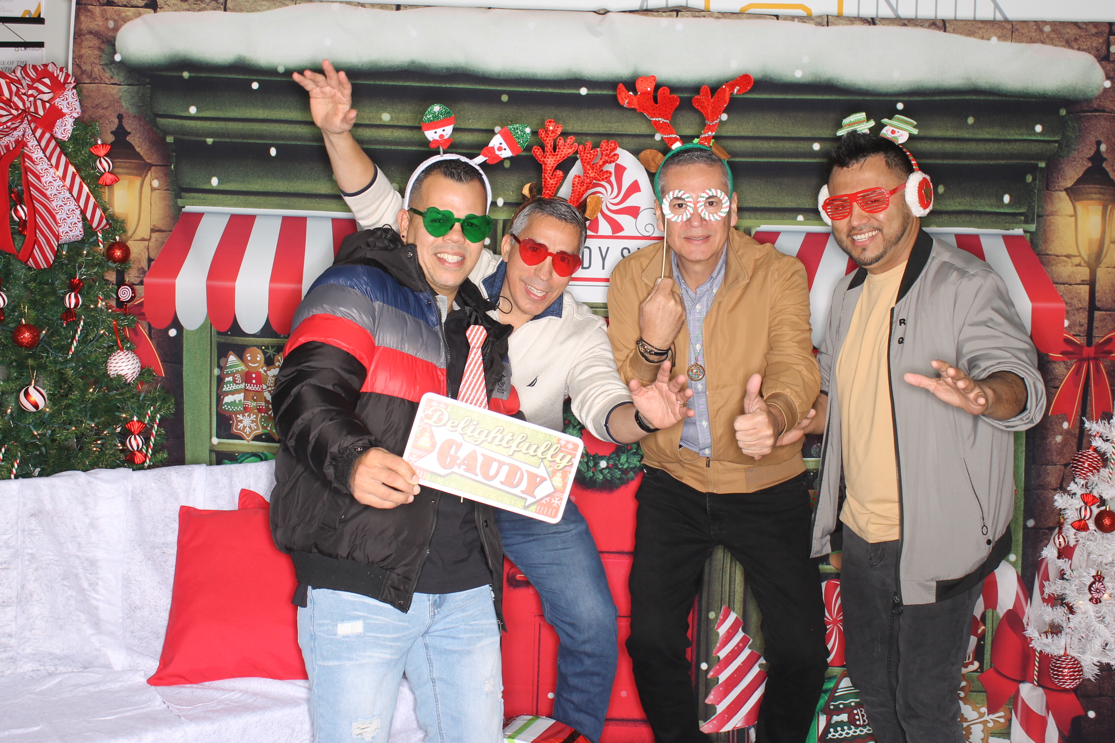 Lahlouh Holiday Party | View more photos from the event at gallery.photoboothcincy.com/u/PhotoBoothCincy/Lahlouh-Holiday-Party