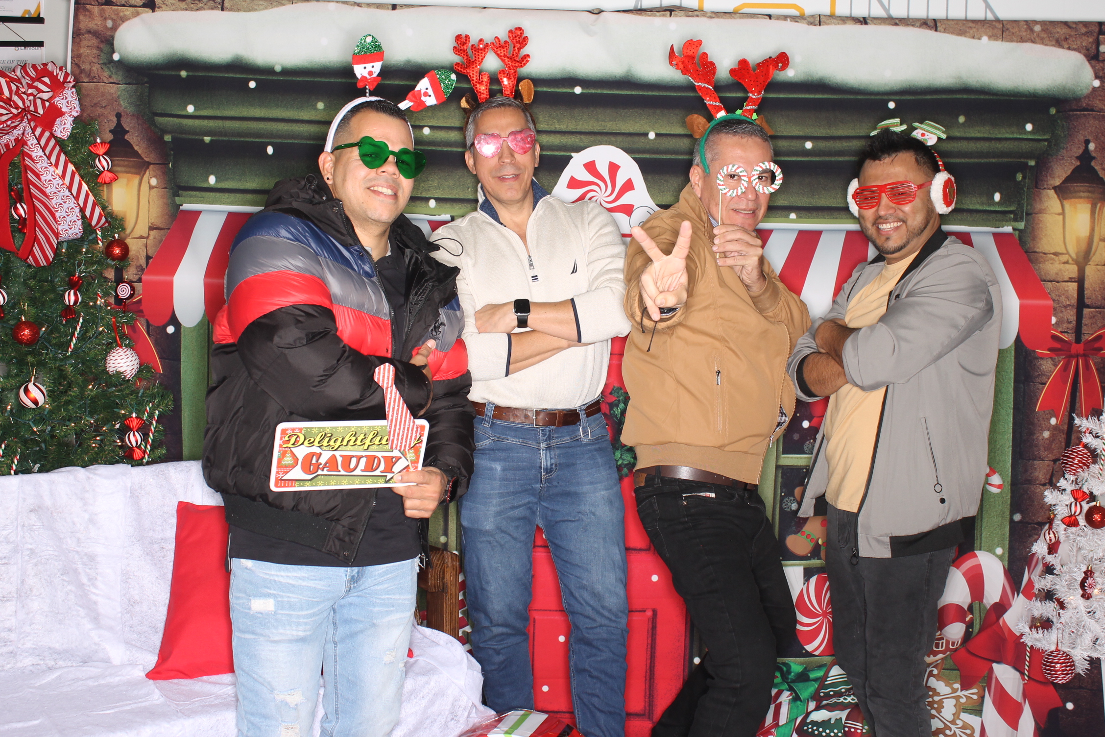 Lahlouh Holiday Party | View more photos from the event at gallery.photoboothcincy.com/u/PhotoBoothCincy/Lahlouh-Holiday-Party