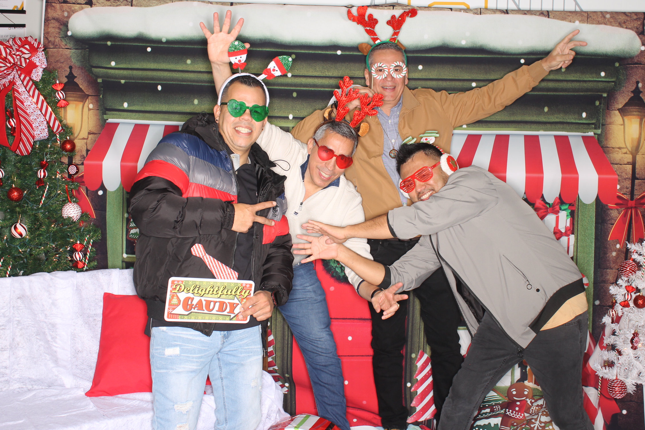 Lahlouh Holiday Party | View more photos from the event at gallery.photoboothcincy.com/u/PhotoBoothCincy/Lahlouh-Holiday-Party