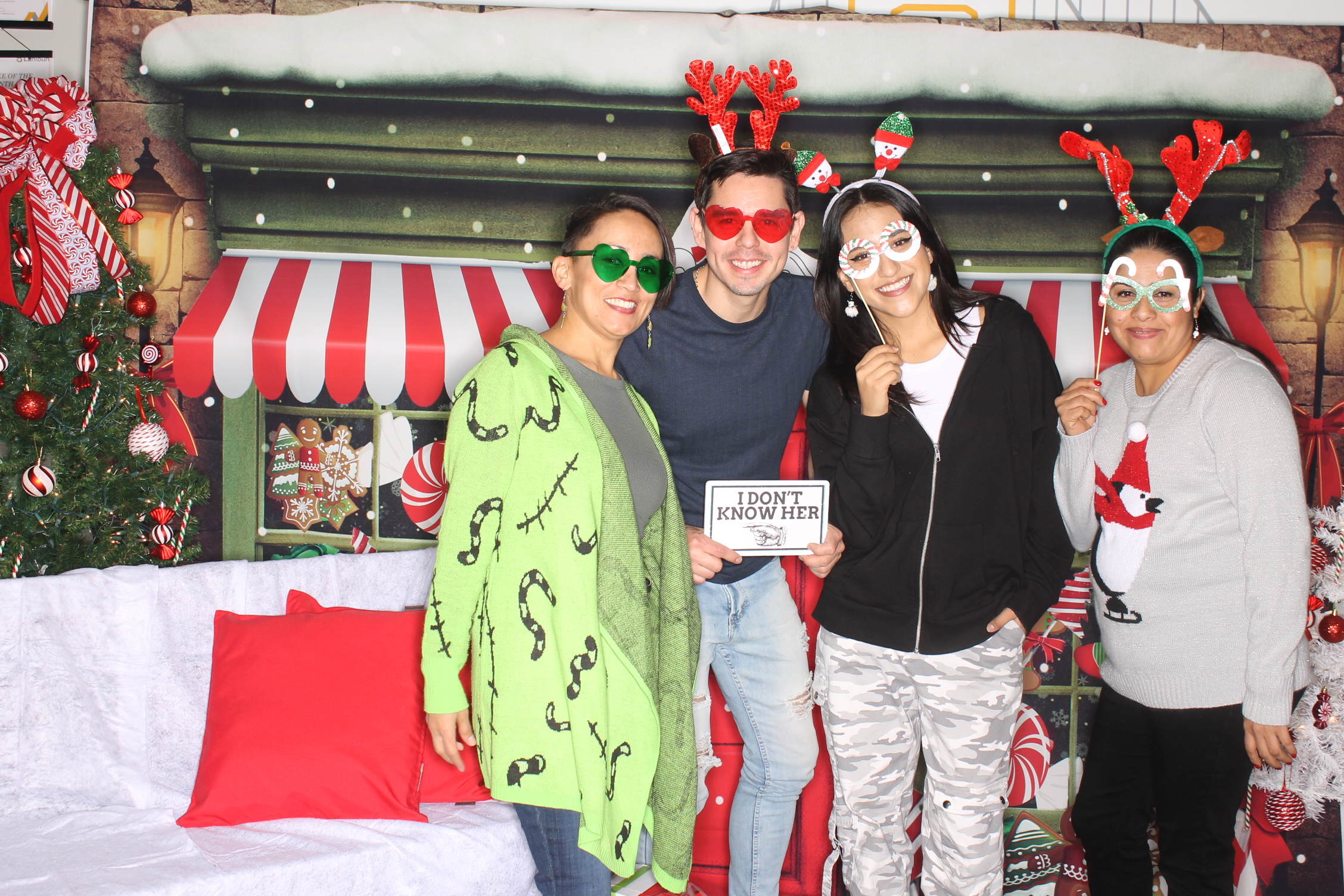 Lahlouh Holiday Party | View more photos from the event at gallery.photoboothcincy.com/u/PhotoBoothCincy/Lahlouh-Holiday-Party