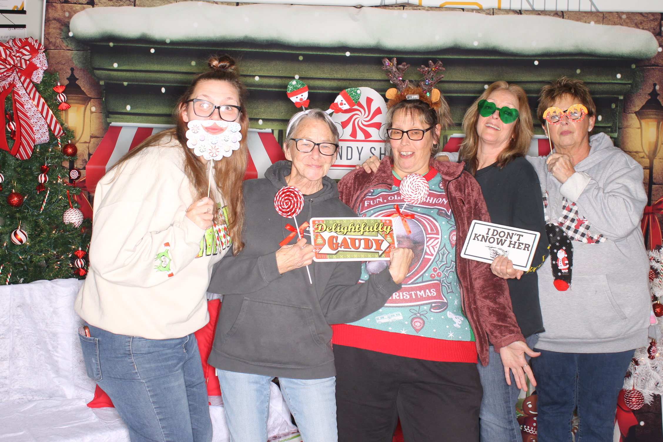 Lahlouh Holiday Party | View more photos from the event at gallery.photoboothcincy.com/u/PhotoBoothCincy/Lahlouh-Holiday-Party
