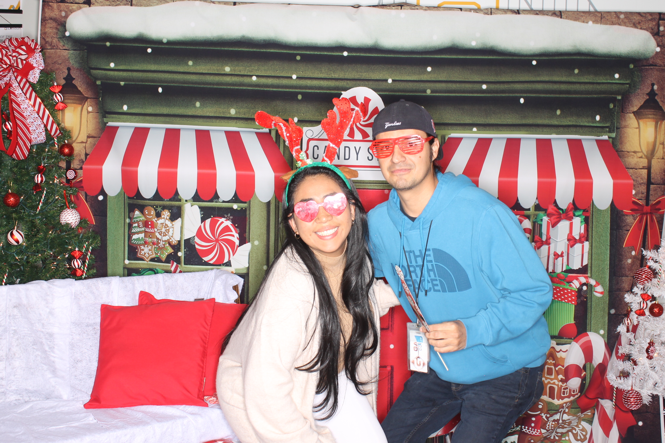 Lahlouh Holiday Party | View more photos from the event at gallery.photoboothcincy.com/u/PhotoBoothCincy/Lahlouh-Holiday-Party