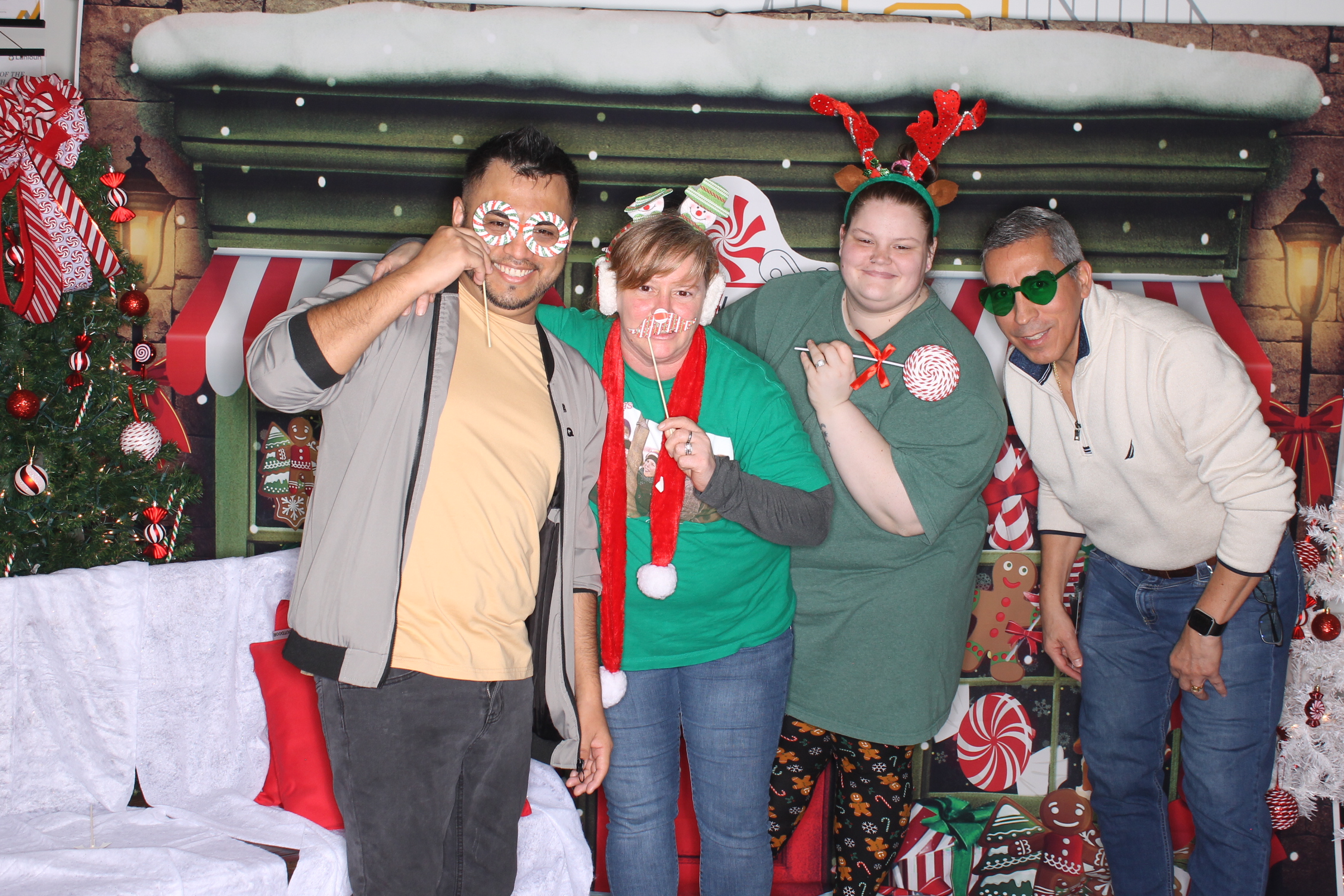 Lahlouh Holiday Party | View more photos from the event at gallery.photoboothcincy.com/u/PhotoBoothCincy/Lahlouh-Holiday-Party