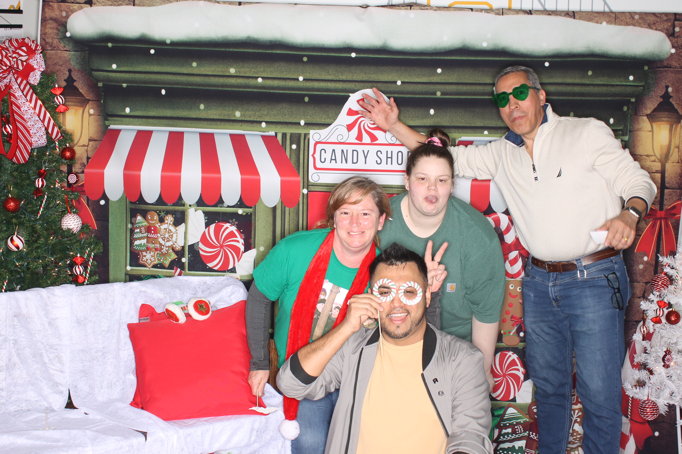 Lahlouh Holiday Party | View more photos from the event at gallery.photoboothcincy.com/u/PhotoBoothCincy/Lahlouh-Holiday-Party