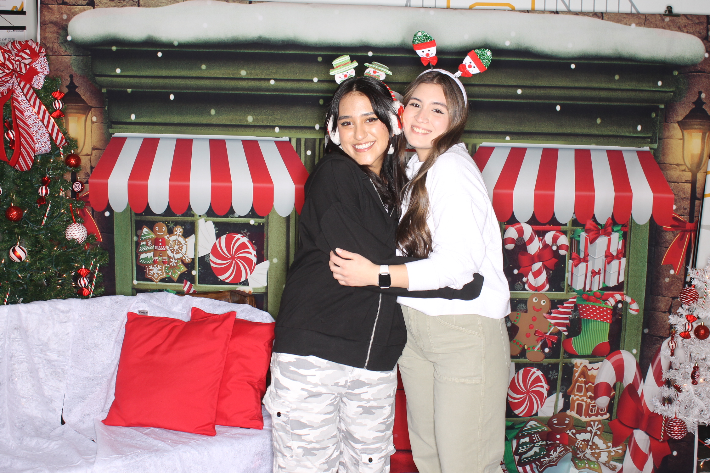 Lahlouh Holiday Party | View more photos from the event at gallery.photoboothcincy.com/u/PhotoBoothCincy/Lahlouh-Holiday-Party