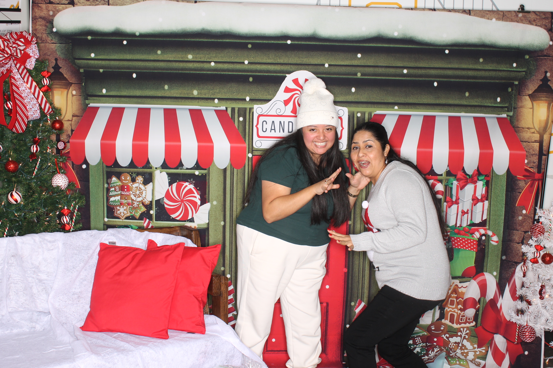 Lahlouh Holiday Party | View more photos from the event at gallery.photoboothcincy.com/u/PhotoBoothCincy/Lahlouh-Holiday-Party