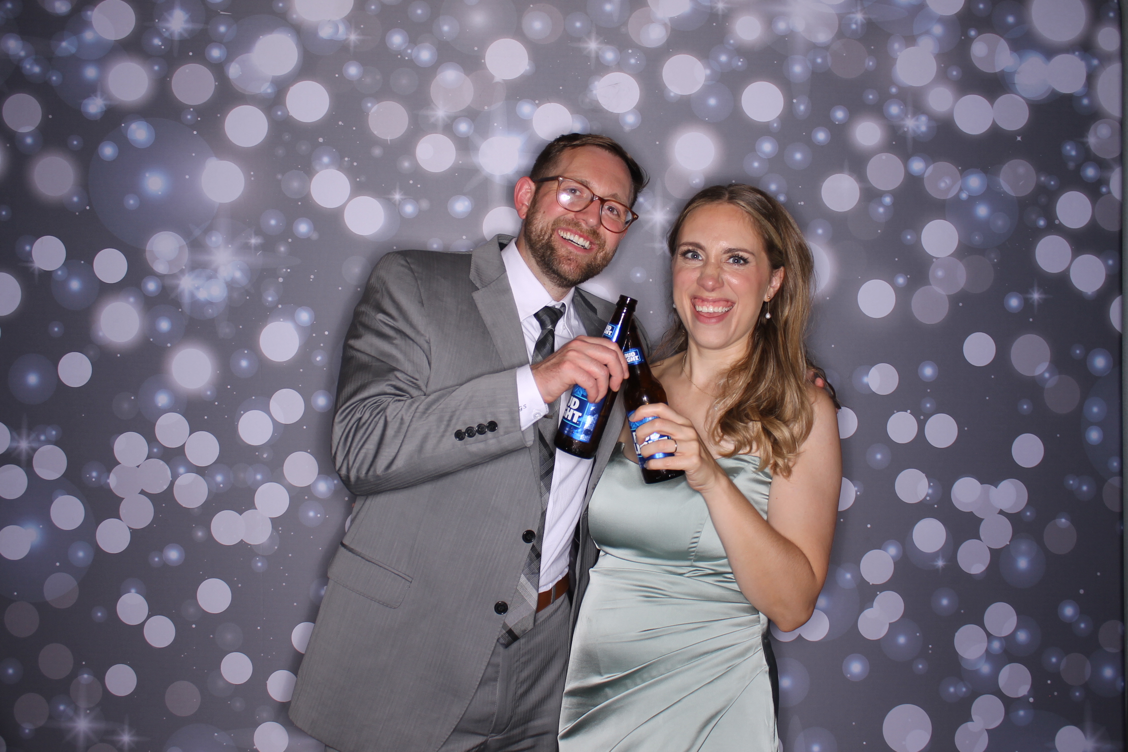 Laura & Chase | View more photos from the event at gallery.photoboothcincy.com/u/PhotoBoothCincy/Laura-Chase