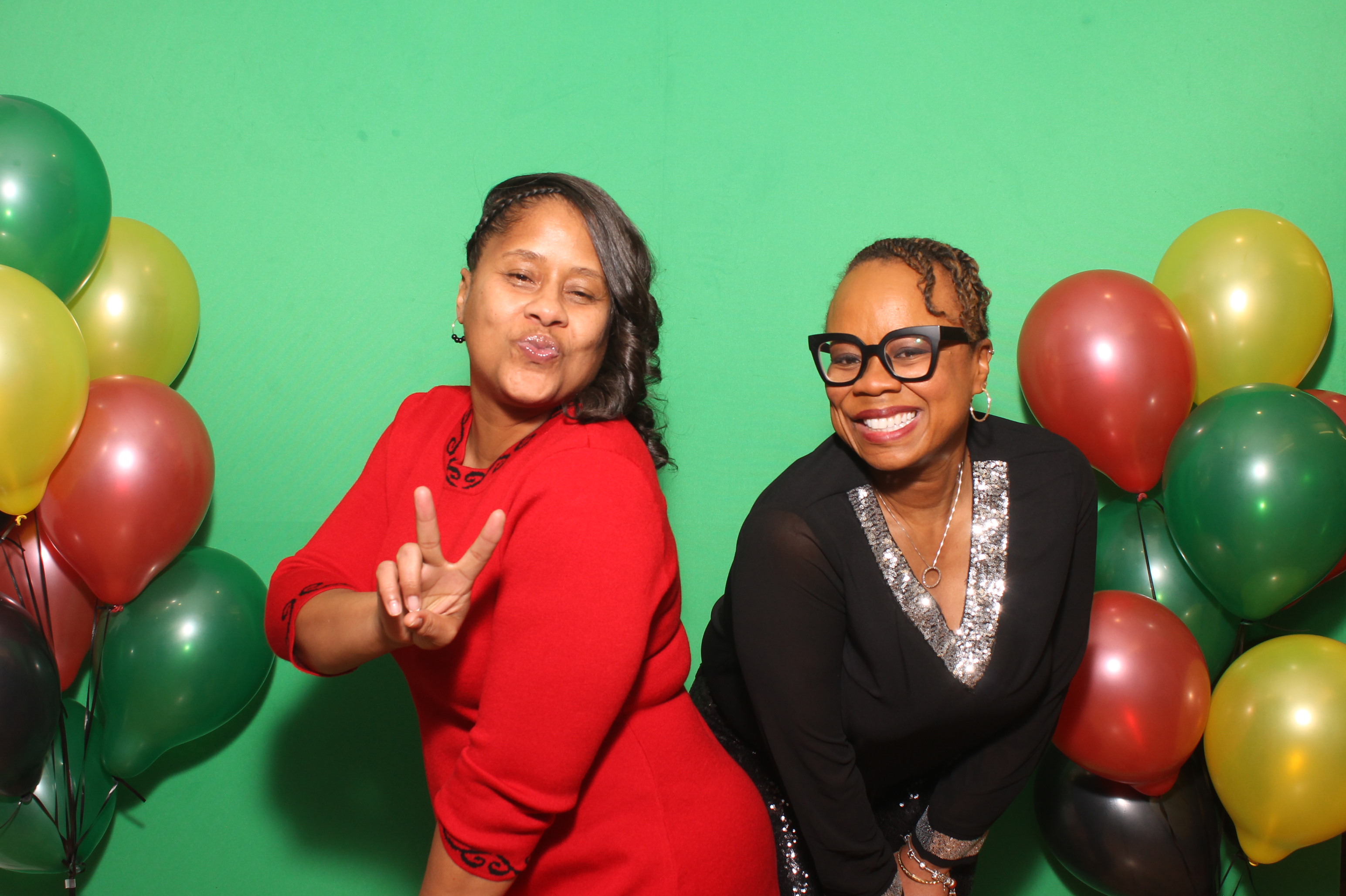 Lauren Poole Holiday Party | View more photos from the event at gallery.photoboothcincy.com/u/PhotoBoothCincy/Lauren-Poole-Holiday-Party