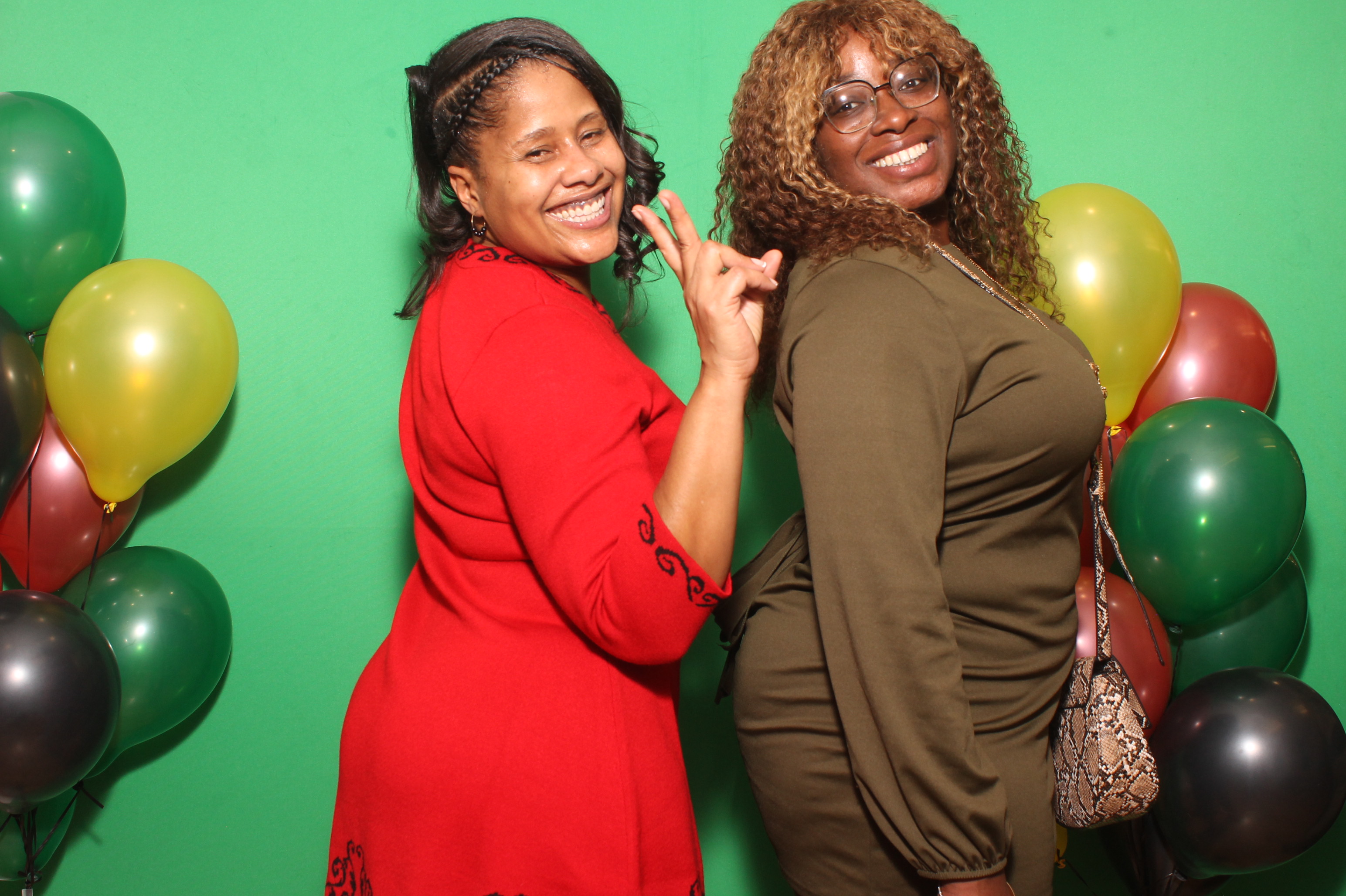 Lauren Poole Holiday Party | View more photos from the event at gallery.photoboothcincy.com/u/PhotoBoothCincy/Lauren-Poole-Holiday-Party
