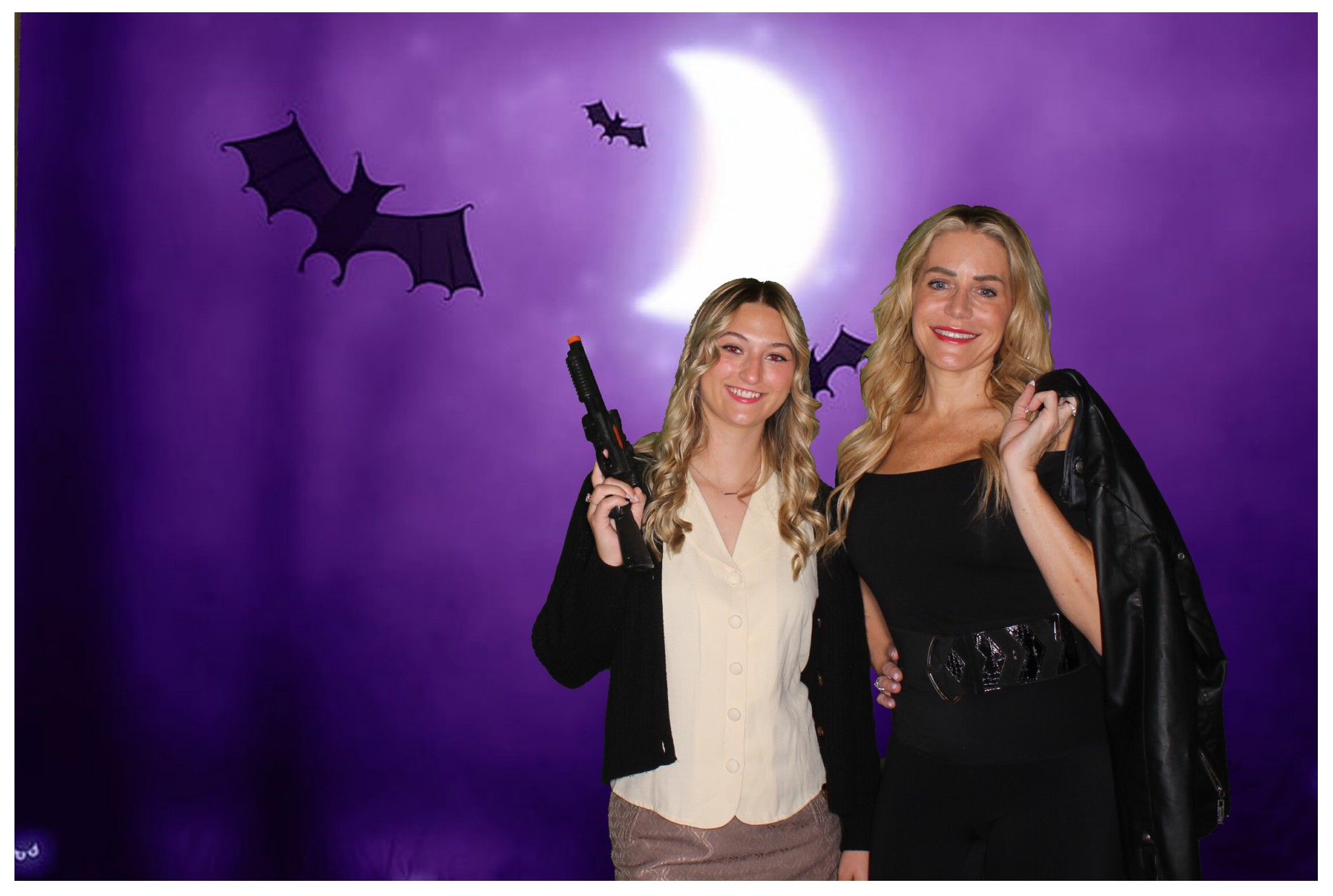 Lisa Courter Green Screen | View more photos from the event at gallery.photoboothcincy.com/u/PhotoBoothCincy/Lisa-Courter-Green-Screen