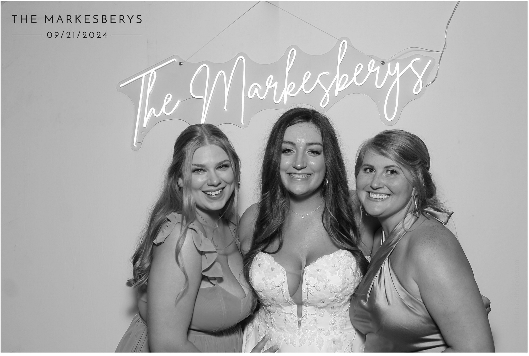 Locklier/Markesbery | View more photos from the event at gallery.photoboothcincy.com/u/PhotoBoothCincy/LocklierMarkesbery