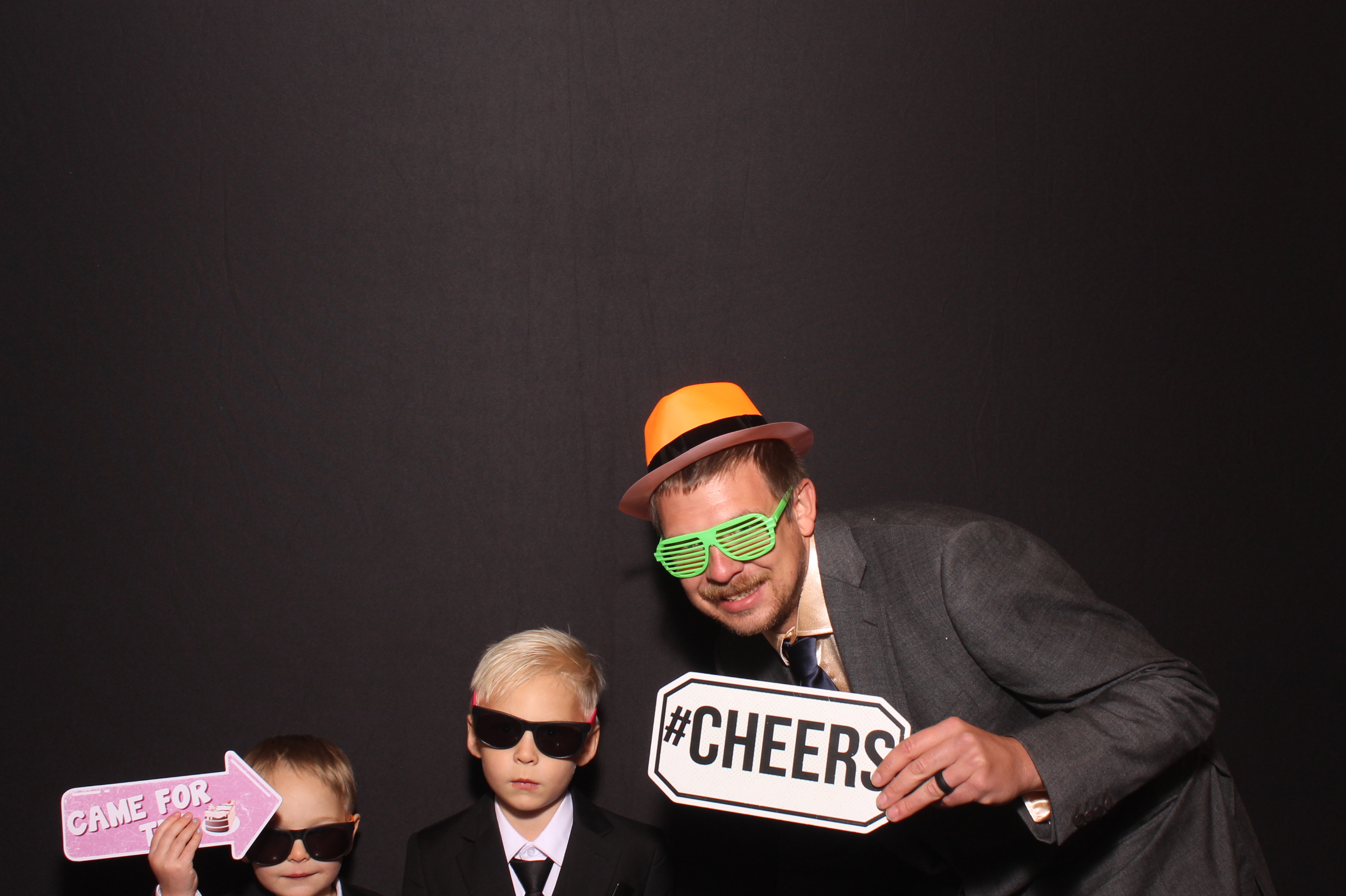 Lynn Drew Lewis Wedding | View more photos from the event at gallery.photoboothcincy.com/u/PhotoBoothCincy/Lynn-Drew-Lewis-Wedding
