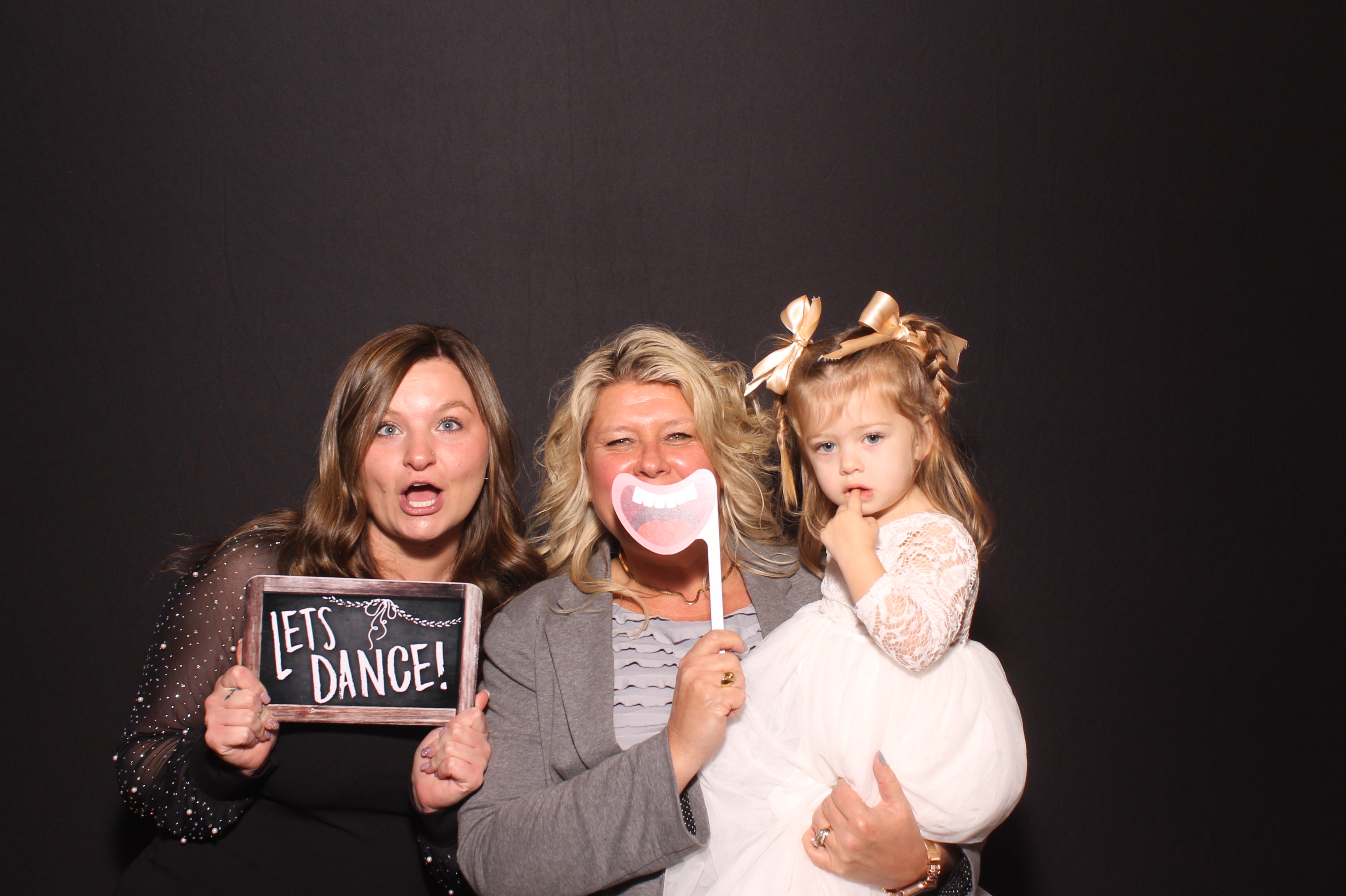 Lynn Drew Lewis Wedding | View more photos from the event at gallery.photoboothcincy.com/u/PhotoBoothCincy/Lynn-Drew-Lewis-Wedding