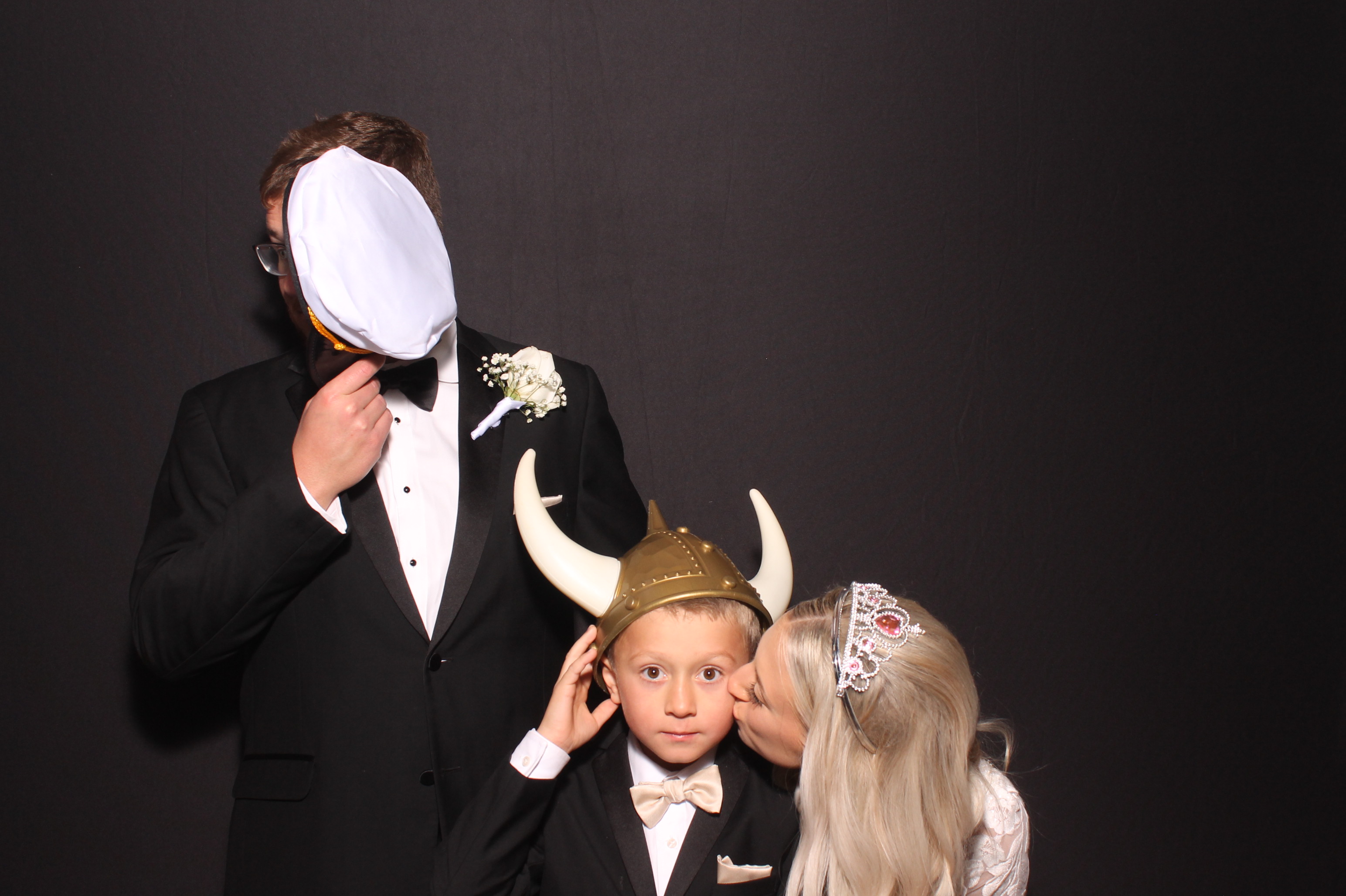 Lynn Drew Lewis Wedding | View more photos from the event at gallery.photoboothcincy.com/u/PhotoBoothCincy/Lynn-Drew-Lewis-Wedding