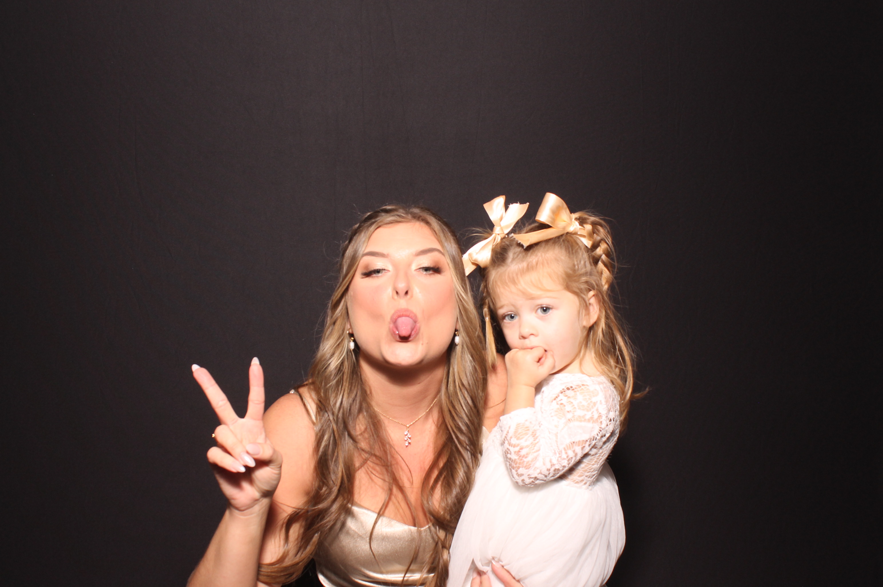 Lynn Drew Lewis Wedding | View more photos from the event at gallery.photoboothcincy.com/u/PhotoBoothCincy/Lynn-Drew-Lewis-Wedding