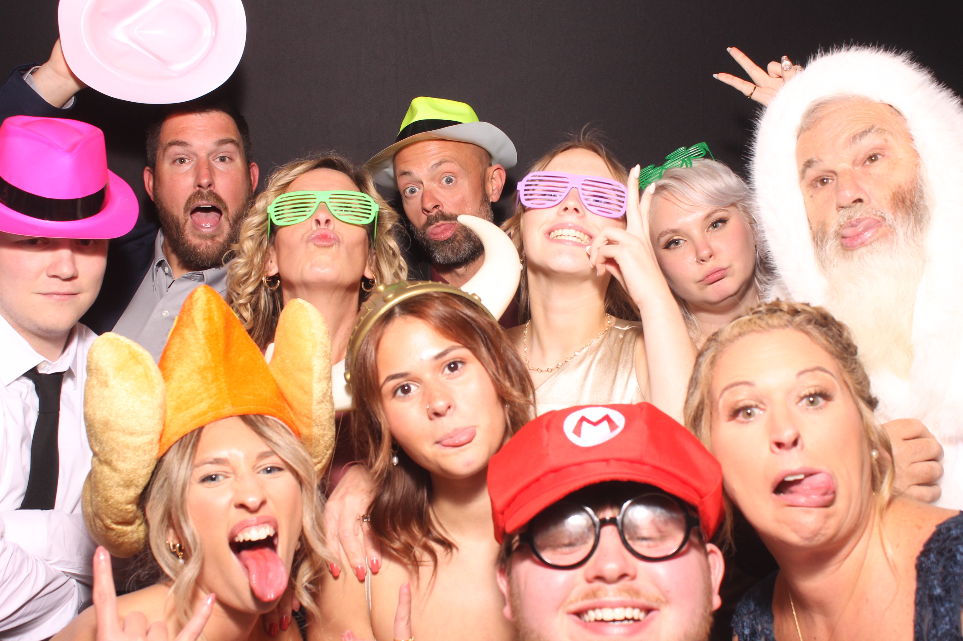 Lynn Drew Lewis Wedding | View more photos from the event at gallery.photoboothcincy.com/u/PhotoBoothCincy/Lynn-Drew-Lewis-Wedding