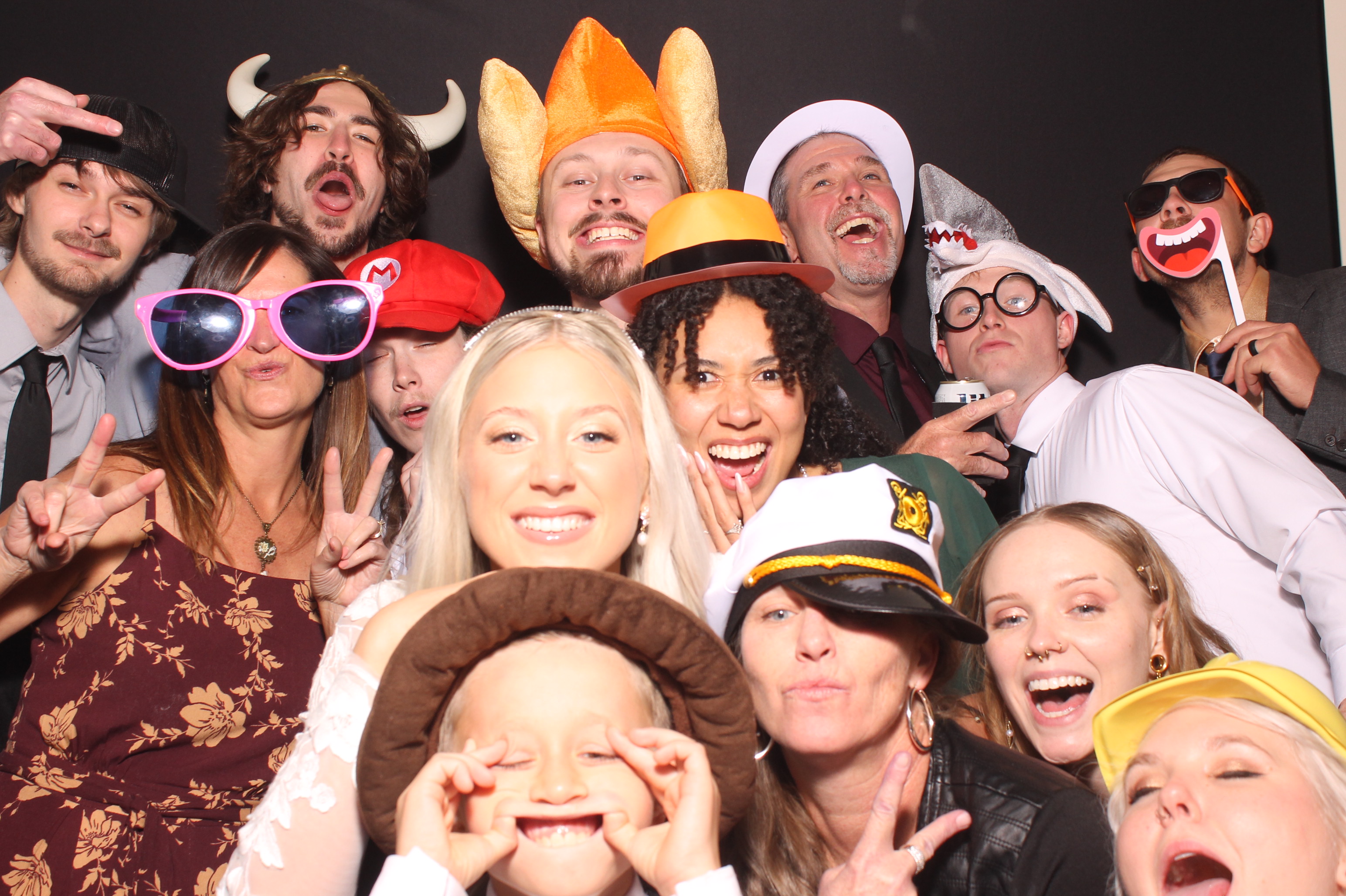 Lynn Drew Lewis Wedding | View more photos from the event at gallery.photoboothcincy.com/u/PhotoBoothCincy/Lynn-Drew-Lewis-Wedding