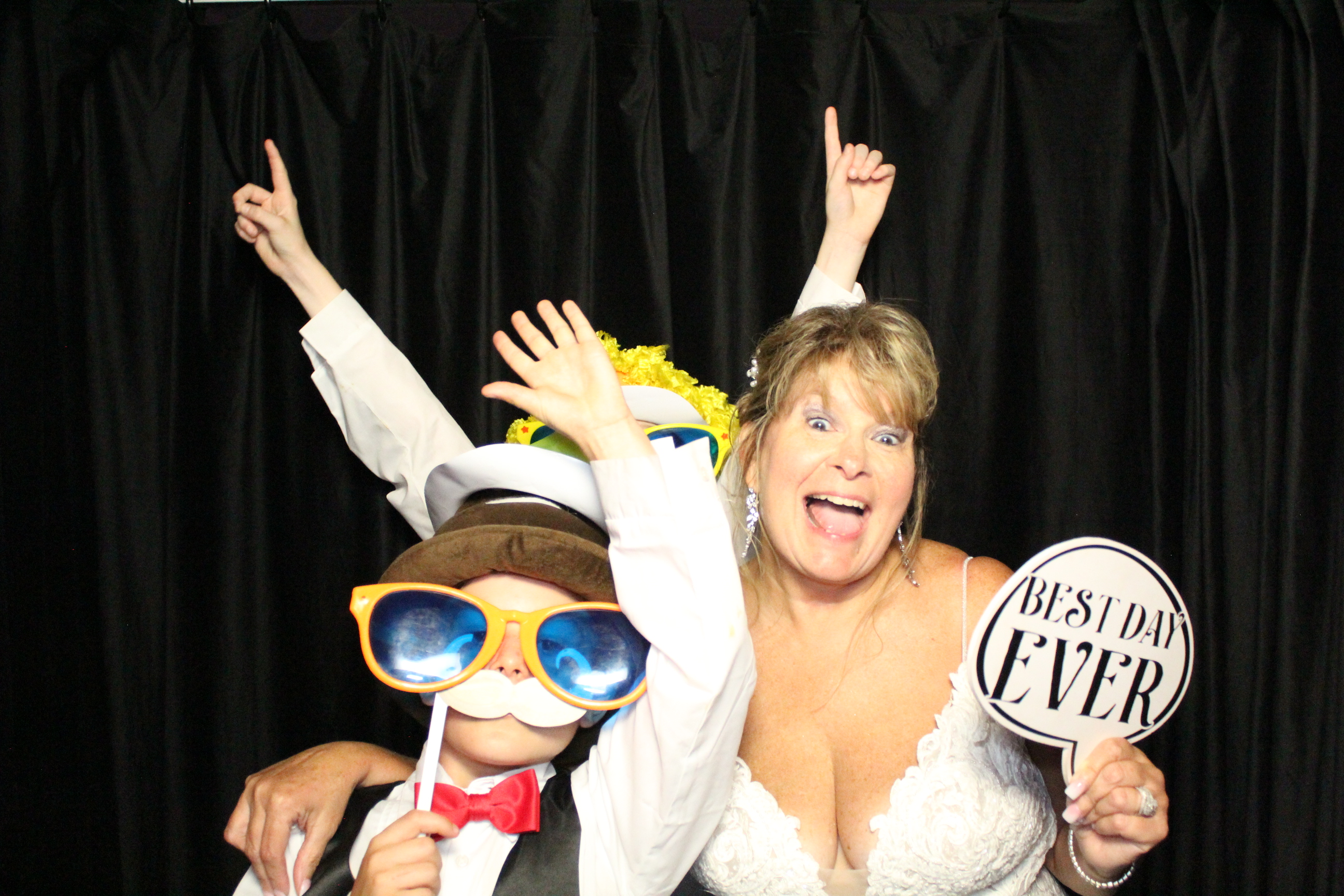 Mark & Sheri | View more photos from the event at gallery.photoboothcincy.com/u/PhotoBoothCincy/Mark-Sheri