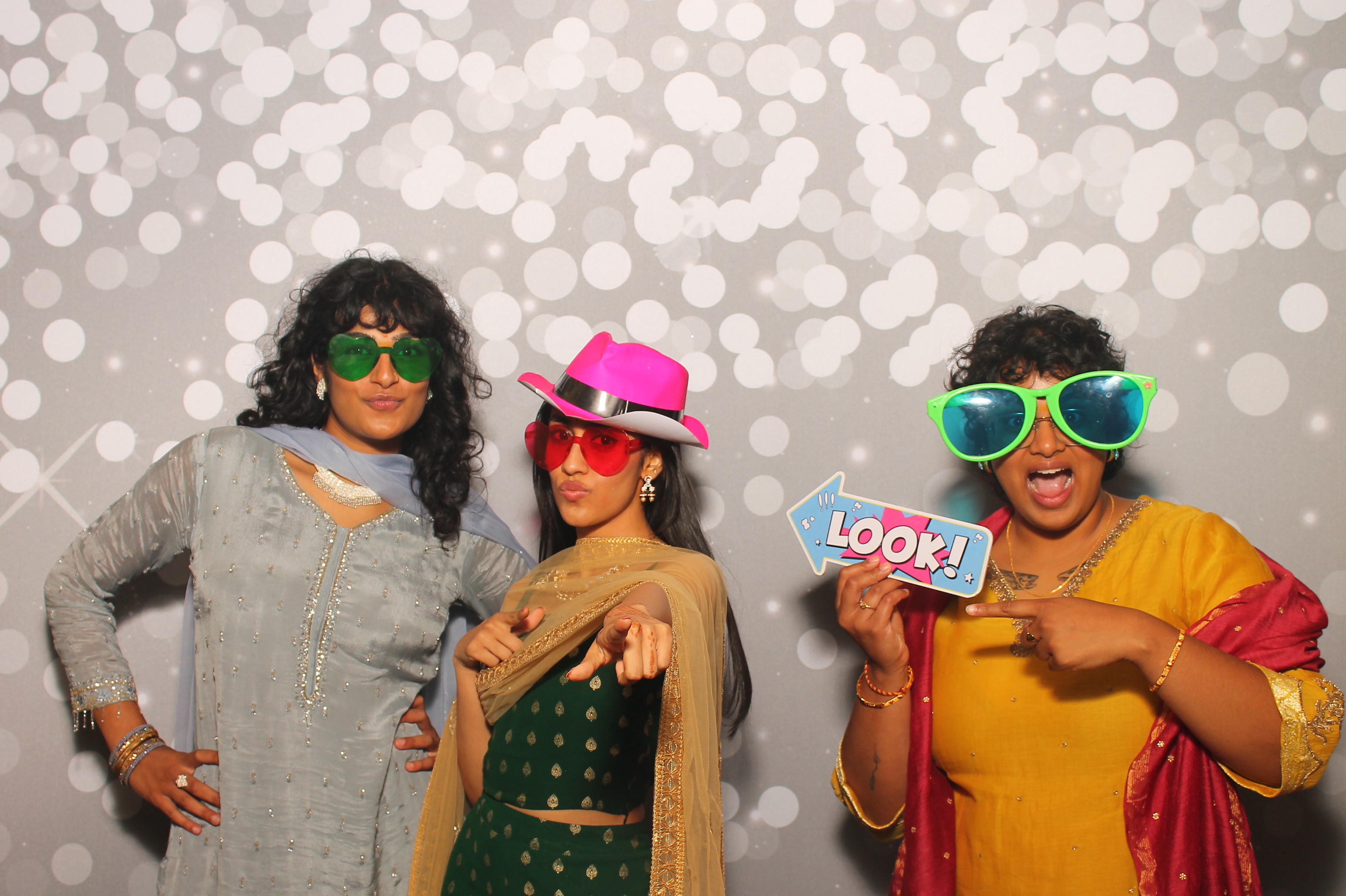 Mayuri & Raj | View more photos from the event at gallery.photoboothcincy.com/u/PhotoBoothCincy/Mayuri-Raj