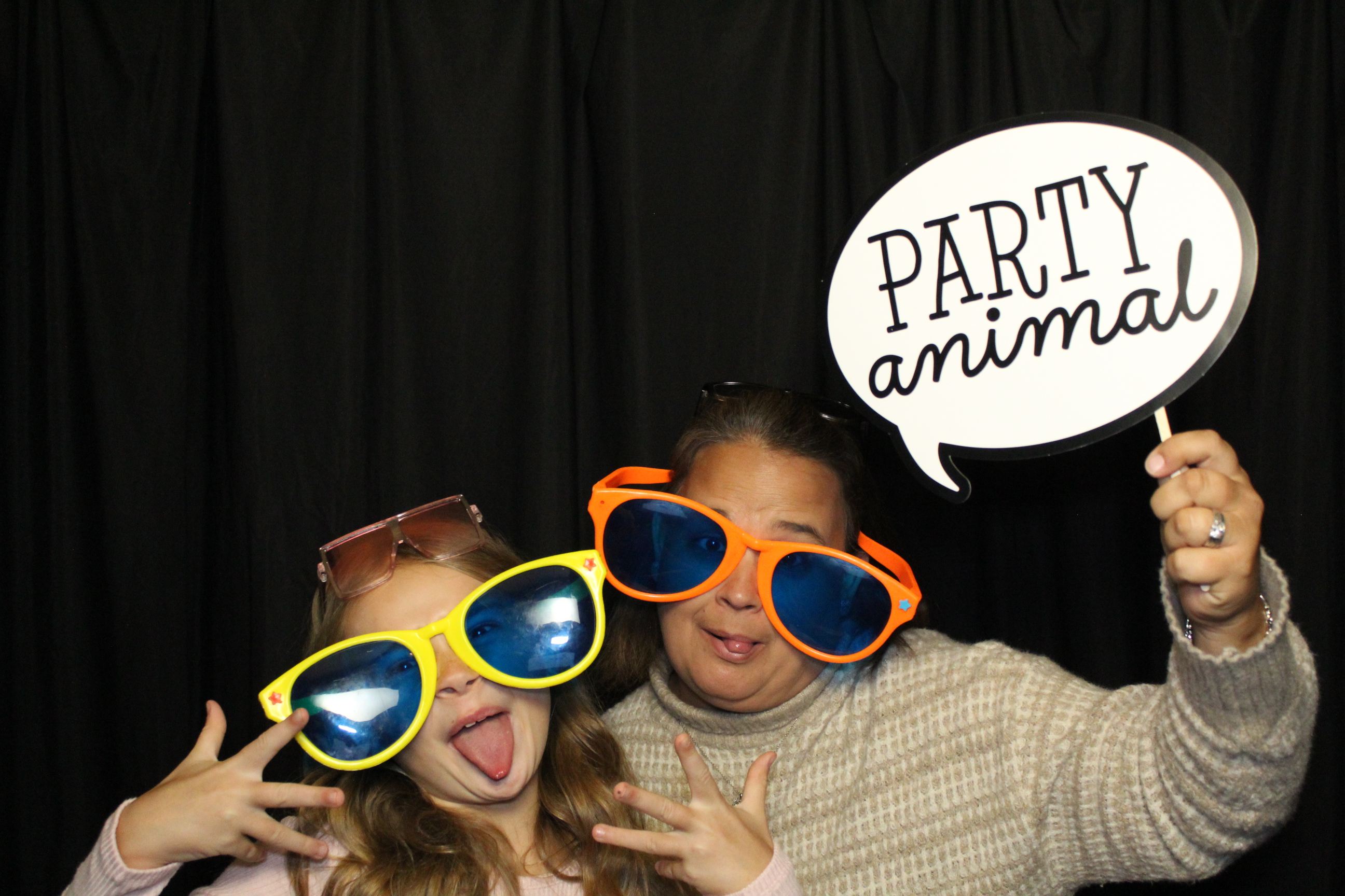 Michael & Hannah Wells!  | View more photos from the event at gallery.photoboothcincy.com/u/PhotoBoothCincy/Michael-Hannah-Wells