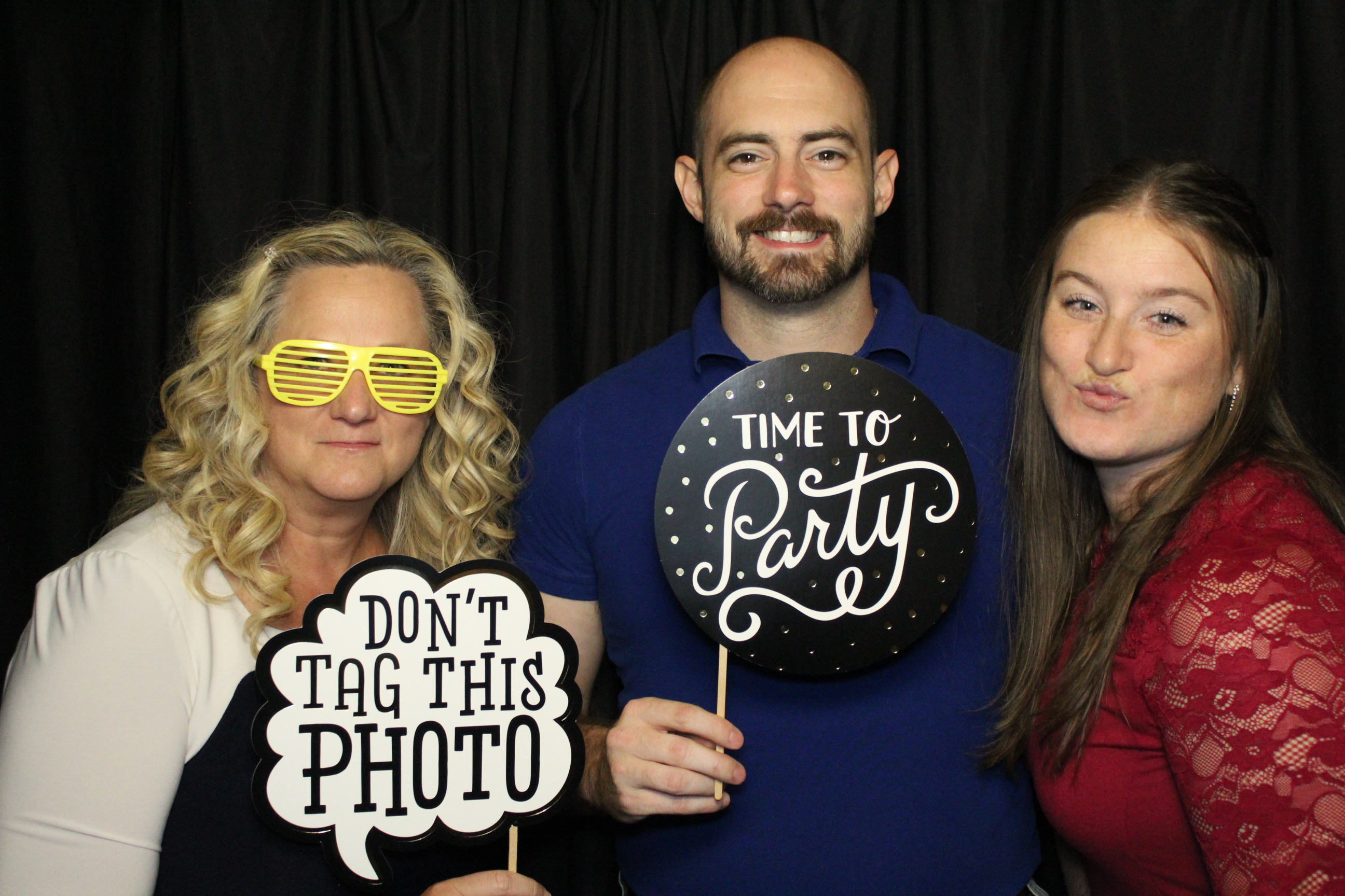 Michael & Hannah Wells!  | View more photos from the event at gallery.photoboothcincy.com/u/PhotoBoothCincy/Michael-Hannah-Wells