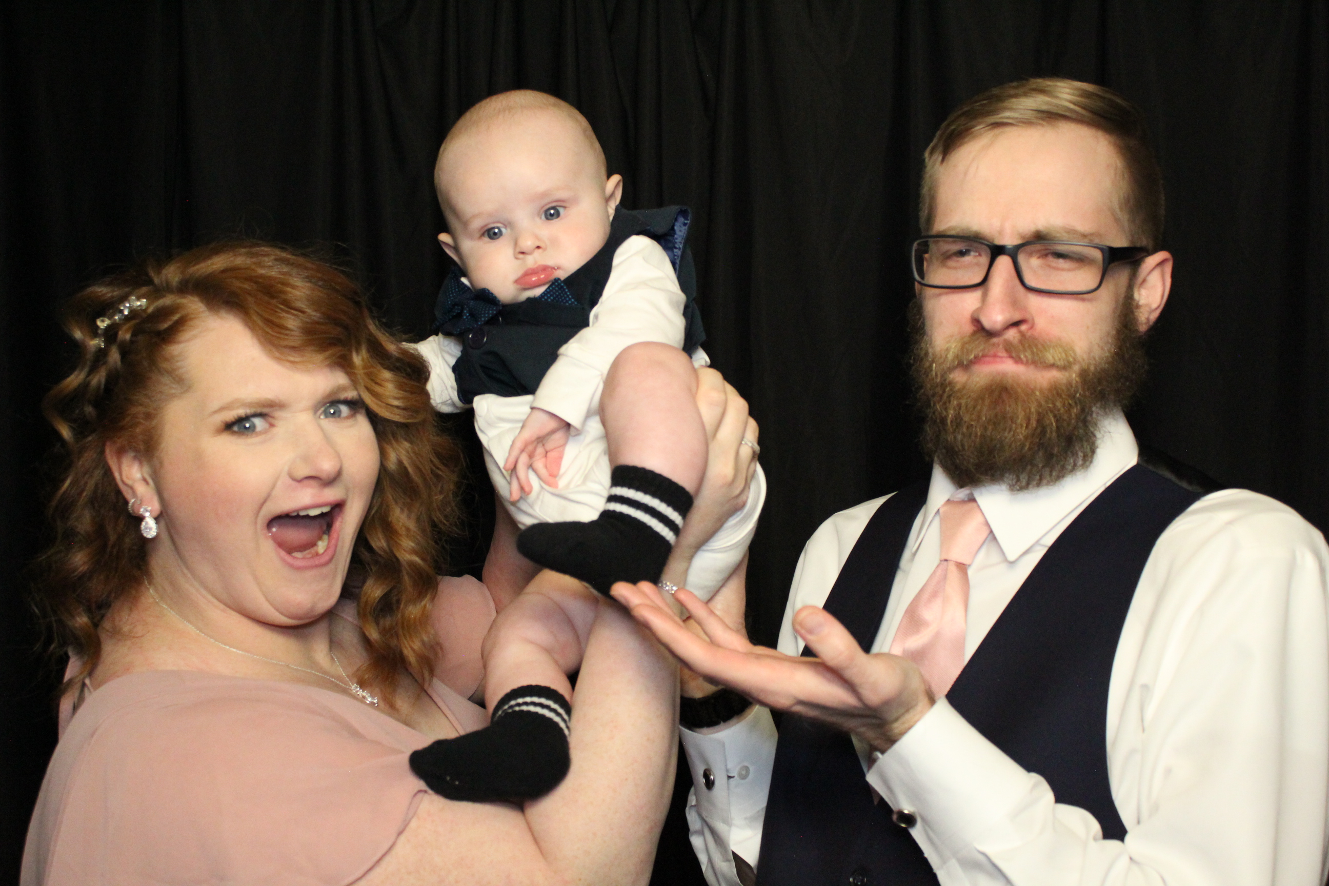 Michael & Hannah Wells!  | View more photos from the event at gallery.photoboothcincy.com/u/PhotoBoothCincy/Michael-Hannah-Wells