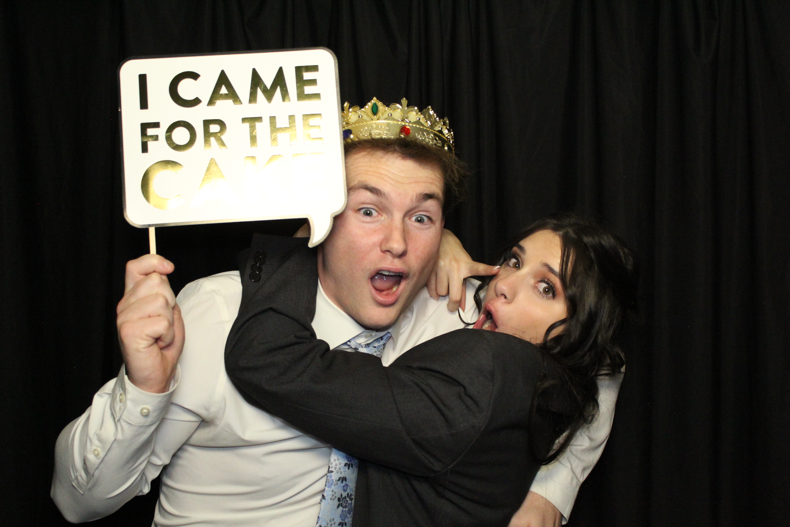 Michael & Hannah Wells!  | View more photos from the event at gallery.photoboothcincy.com/u/PhotoBoothCincy/Michael-Hannah-Wells