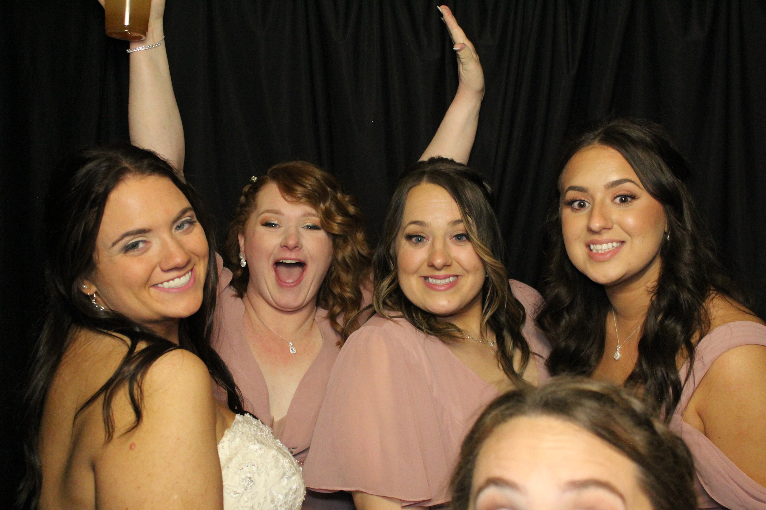 Michael & Hannah Wells!  | View more photos from the event at gallery.photoboothcincy.com/u/PhotoBoothCincy/Michael-Hannah-Wells