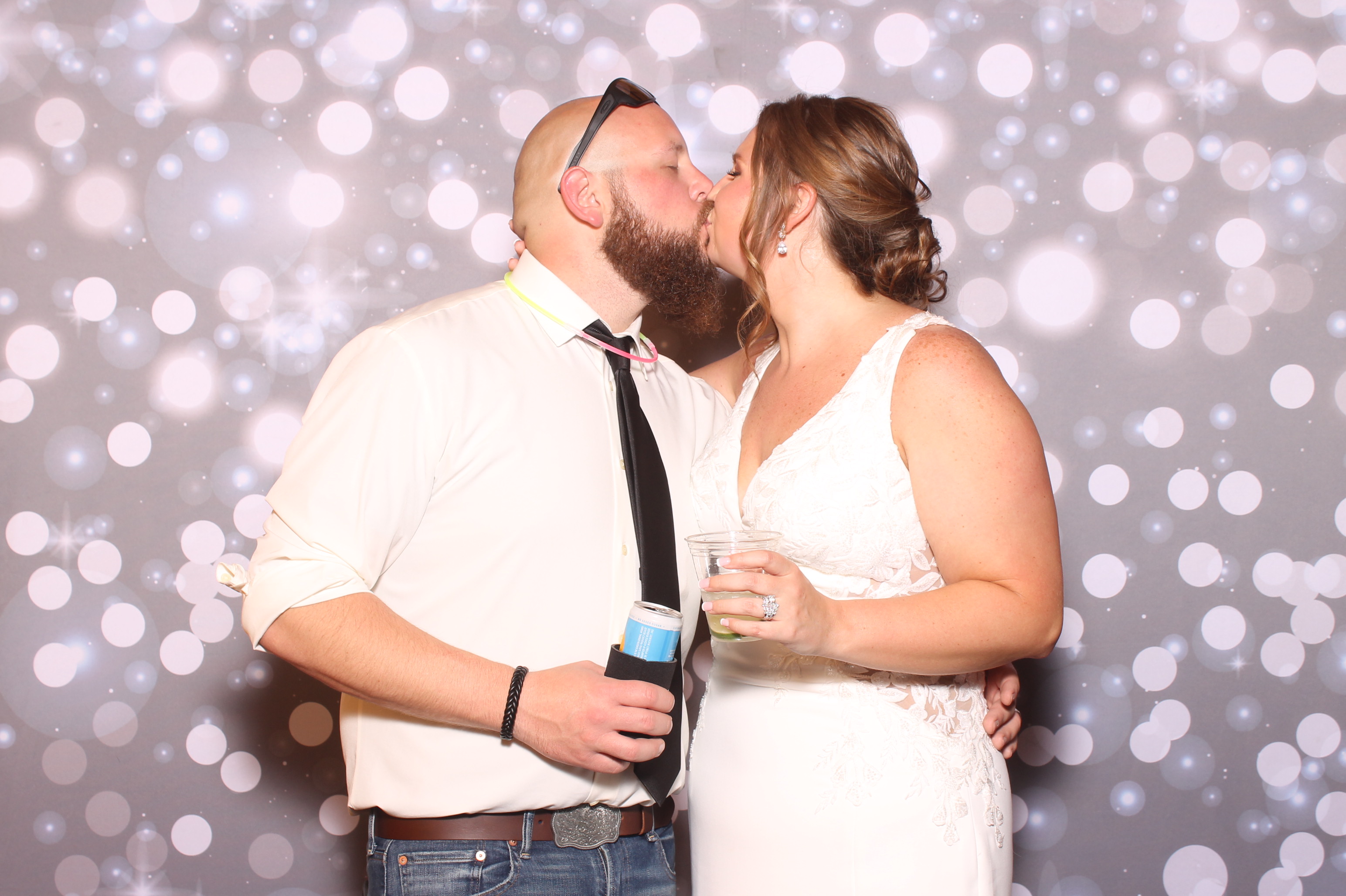 Michelle & Jared | View more photos from the event at gallery.photoboothcincy.com/u/PhotoBoothCincy/Michelle-Jared