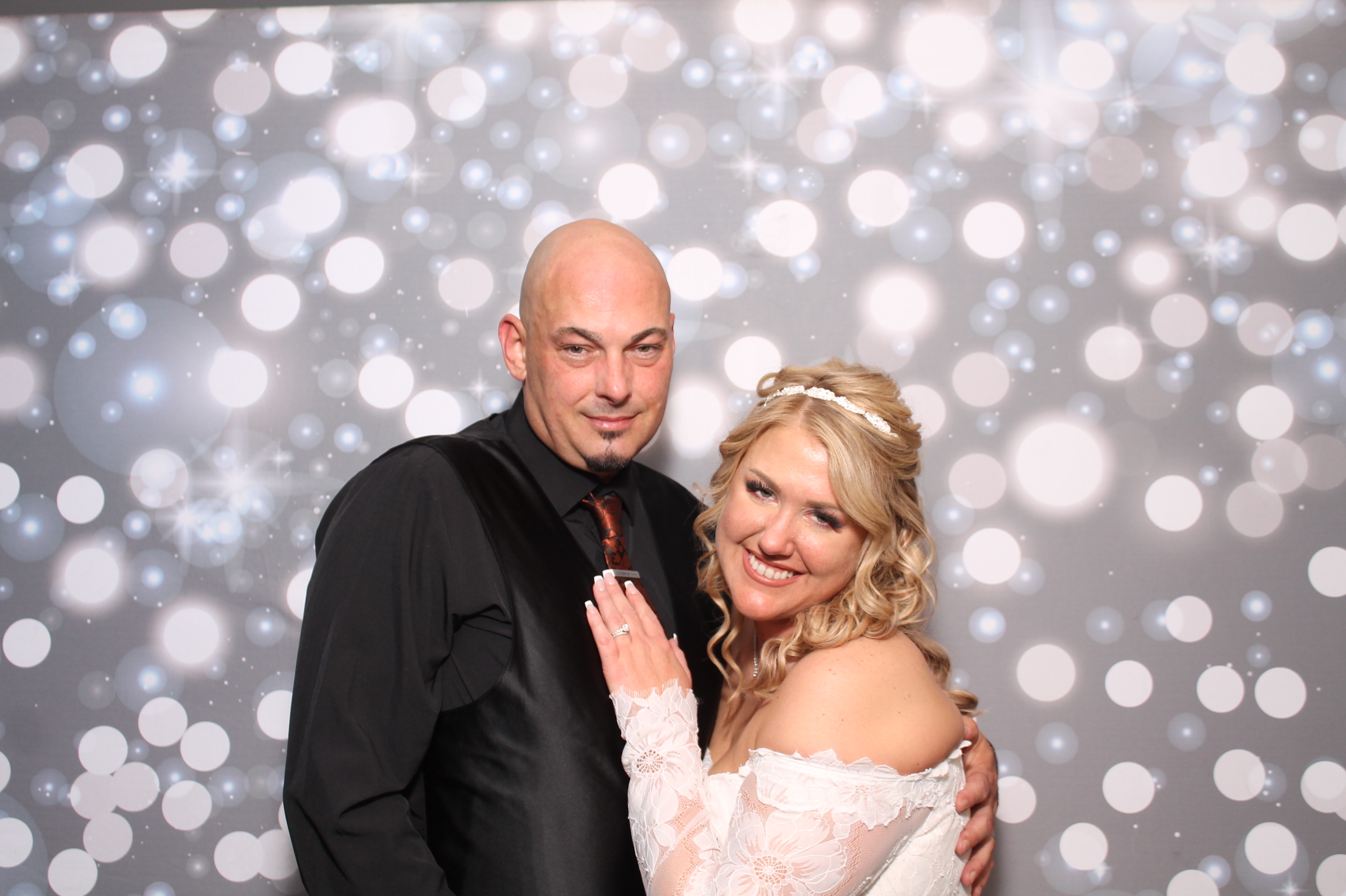 Mike & Jenny | View more photos from the event at gallery.photoboothcincy.com/u/PhotoBoothCincy/Mike-Jenny