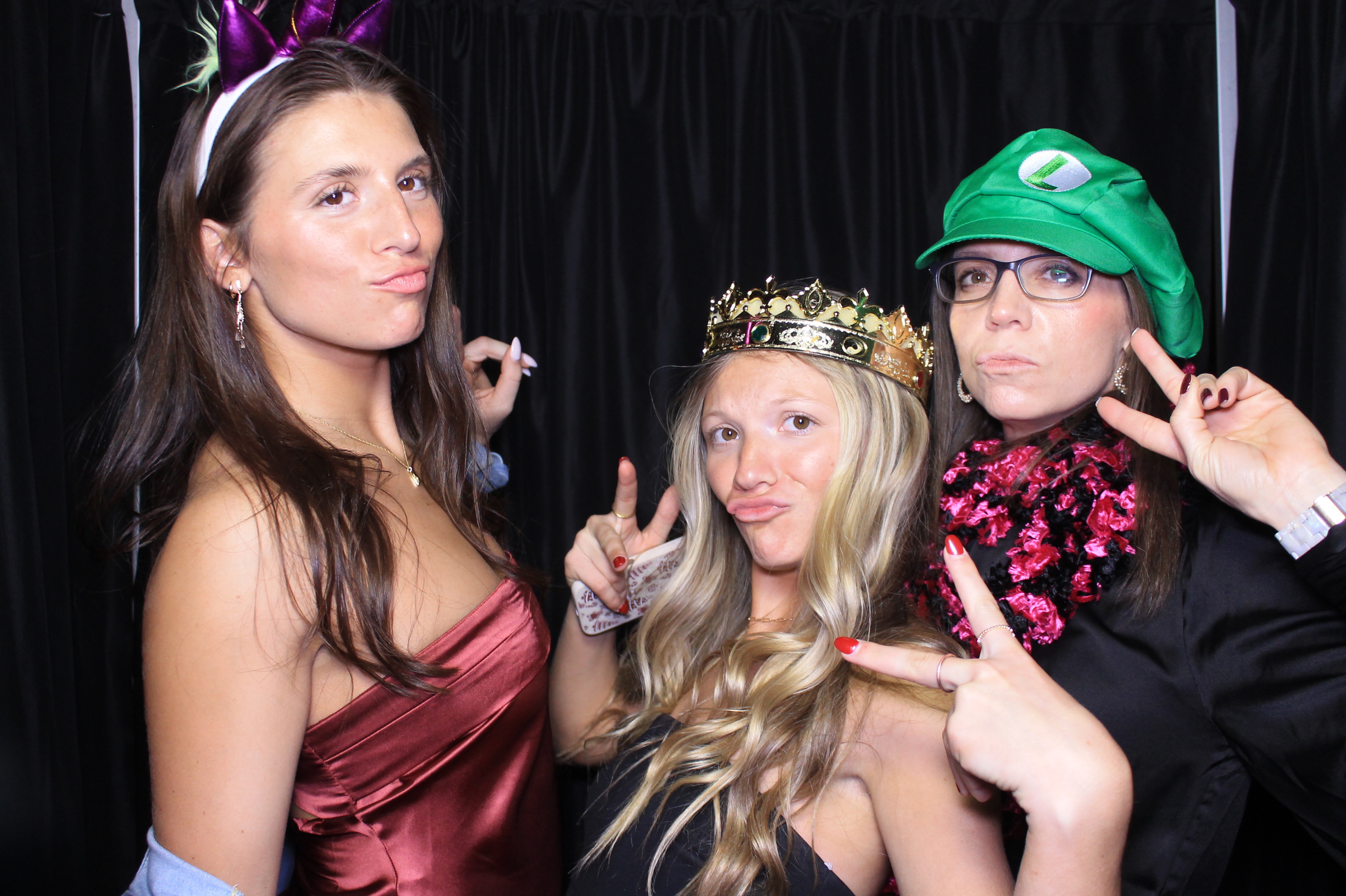 Molly & Eric's Wedding | View more photos from the event at gallery.photoboothcincy.com/u/PhotoBoothCincy/Molly-Erics-Wedding