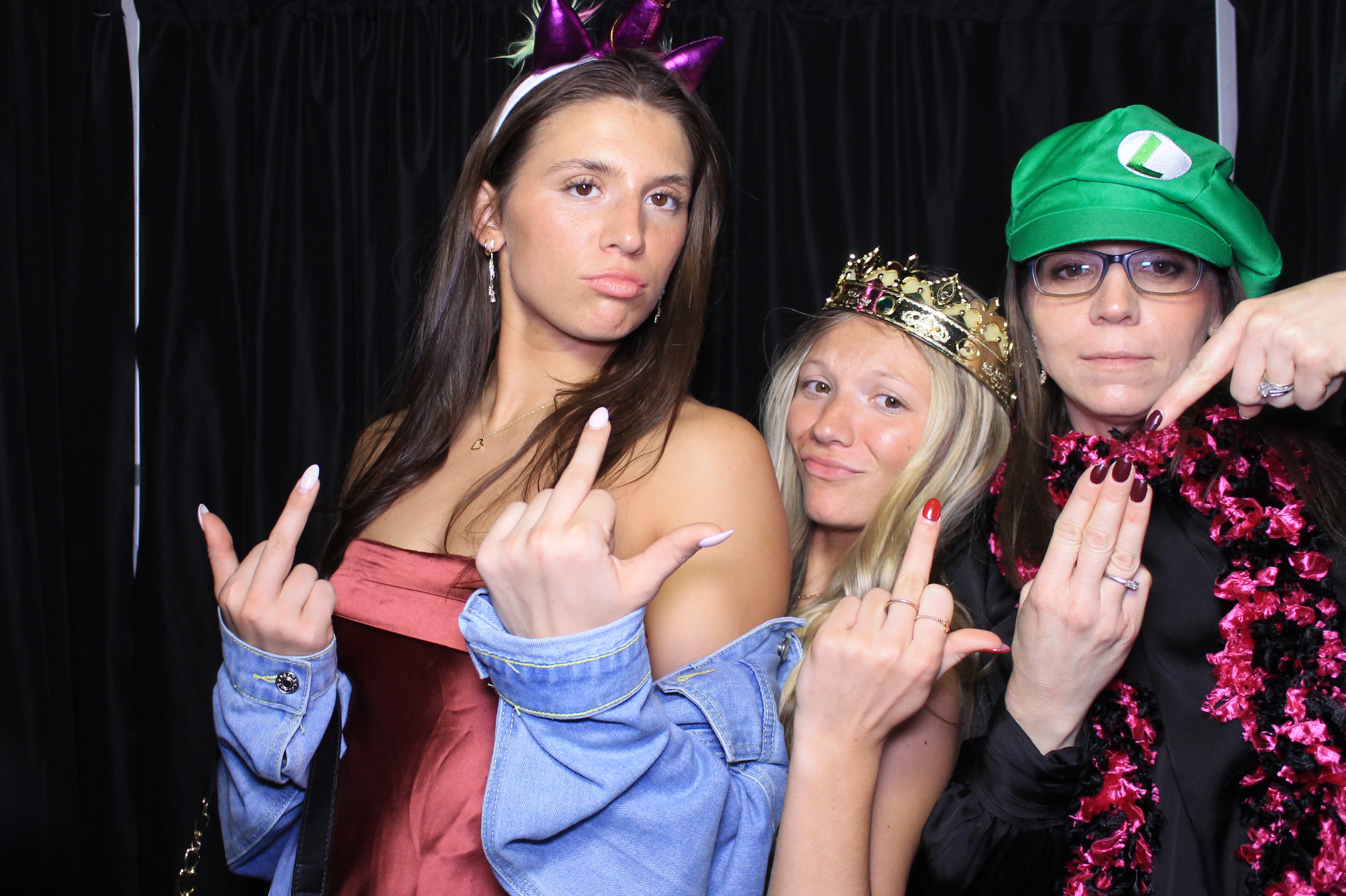 Molly & Eric's Wedding | View more photos from the event at gallery.photoboothcincy.com/u/PhotoBoothCincy/Molly-Erics-Wedding
