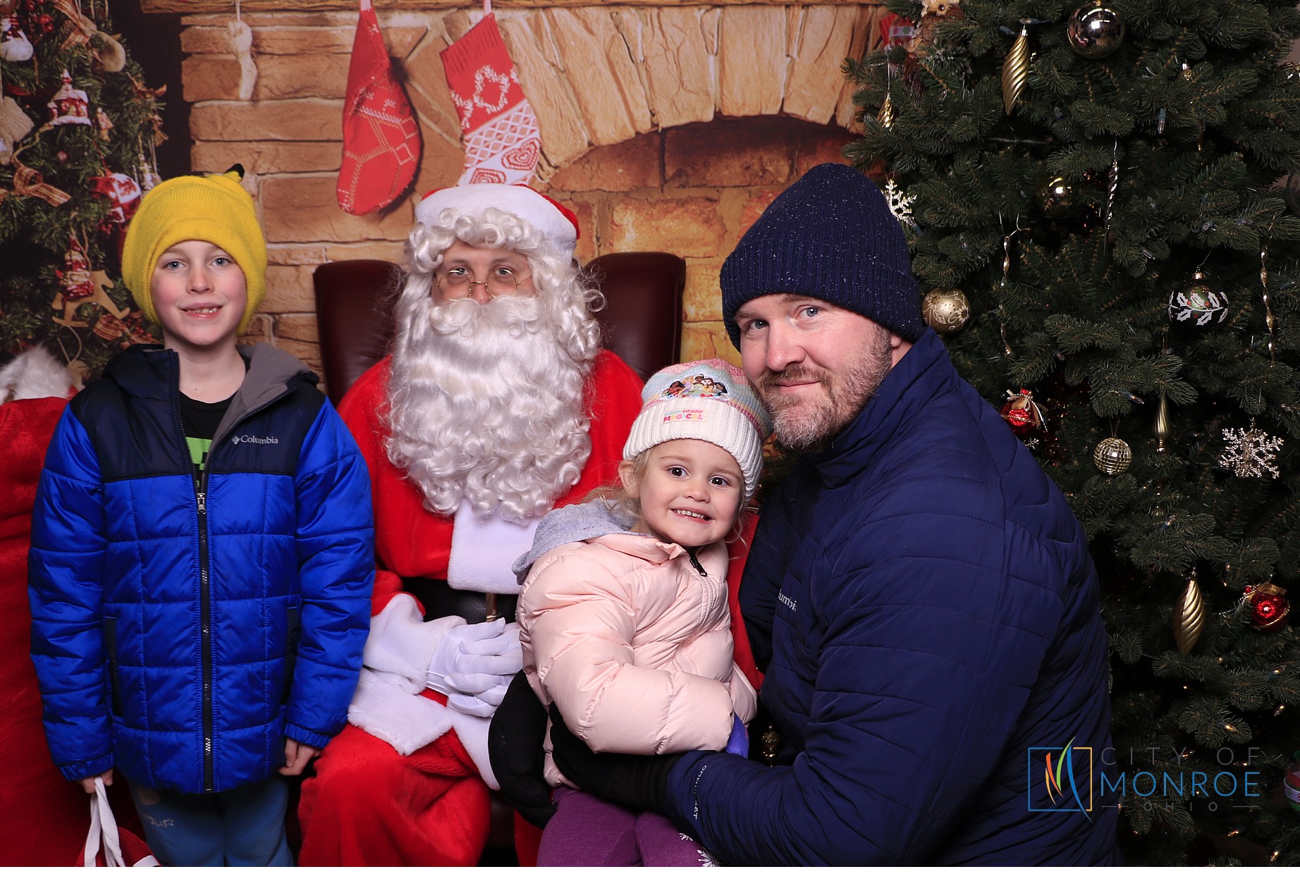 Monroe Christmas on the Plaza | View more photos from the event at gallery.photoboothcincy.com/u/PhotoBoothCincy/Monroe-Christmas-on-the-Plaza