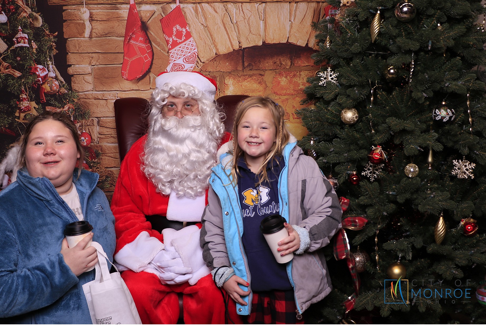 Monroe Christmas on the Plaza | View more photos from the event at gallery.photoboothcincy.com/u/PhotoBoothCincy/Monroe-Christmas-on-the-Plaza