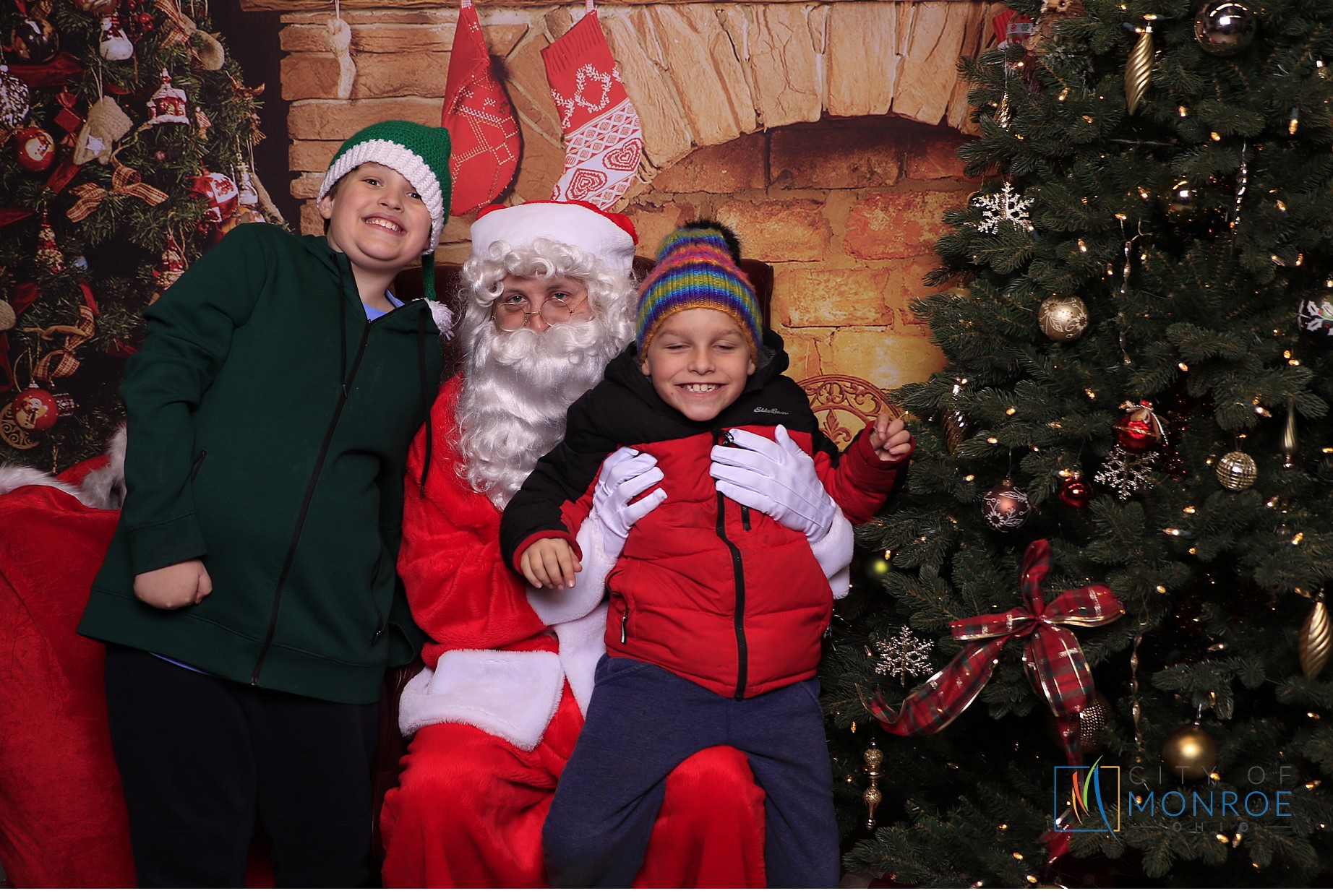 Monroe Christmas on the Plaza | View more photos from the event at gallery.photoboothcincy.com/u/PhotoBoothCincy/Monroe-Christmas-on-the-Plaza