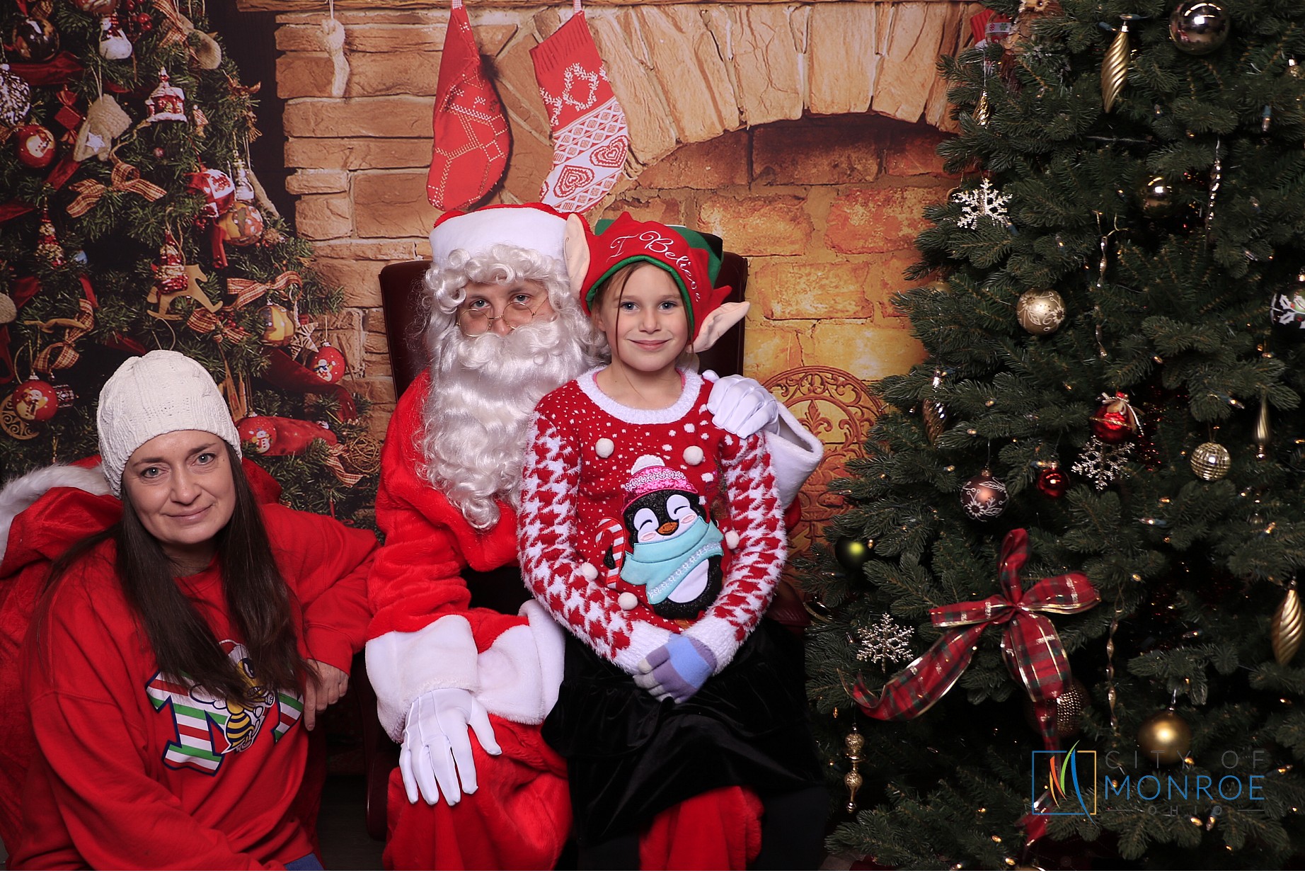 Monroe Christmas on the Plaza | View more photos from the event at gallery.photoboothcincy.com/u/PhotoBoothCincy/Monroe-Christmas-on-the-Plaza