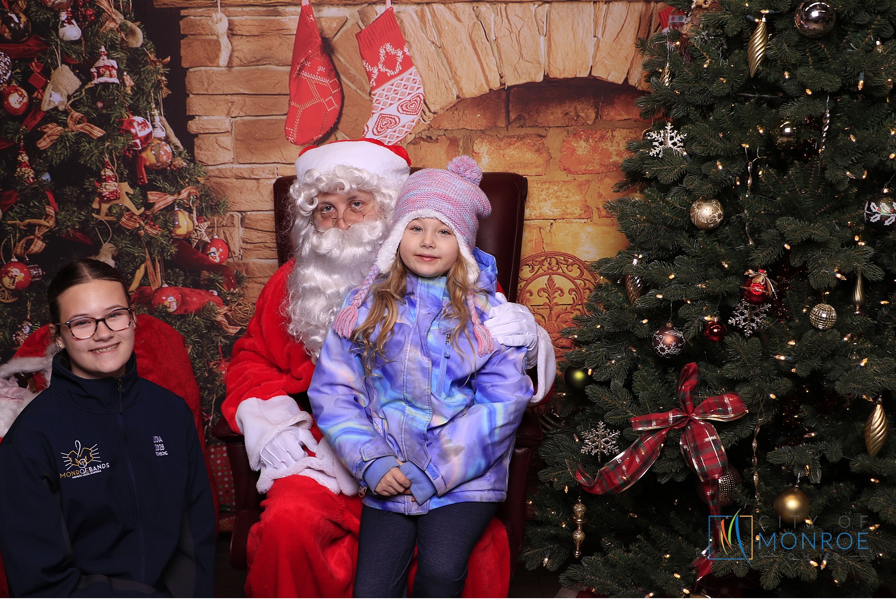 Monroe Christmas on the Plaza | View more photos from the event at gallery.photoboothcincy.com/u/PhotoBoothCincy/Monroe-Christmas-on-the-Plaza