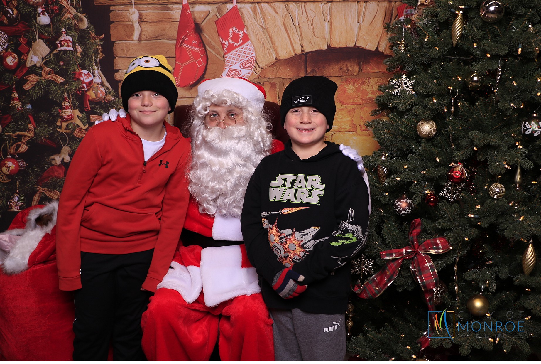Monroe Christmas on the Plaza | View more photos from the event at gallery.photoboothcincy.com/u/PhotoBoothCincy/Monroe-Christmas-on-the-Plaza