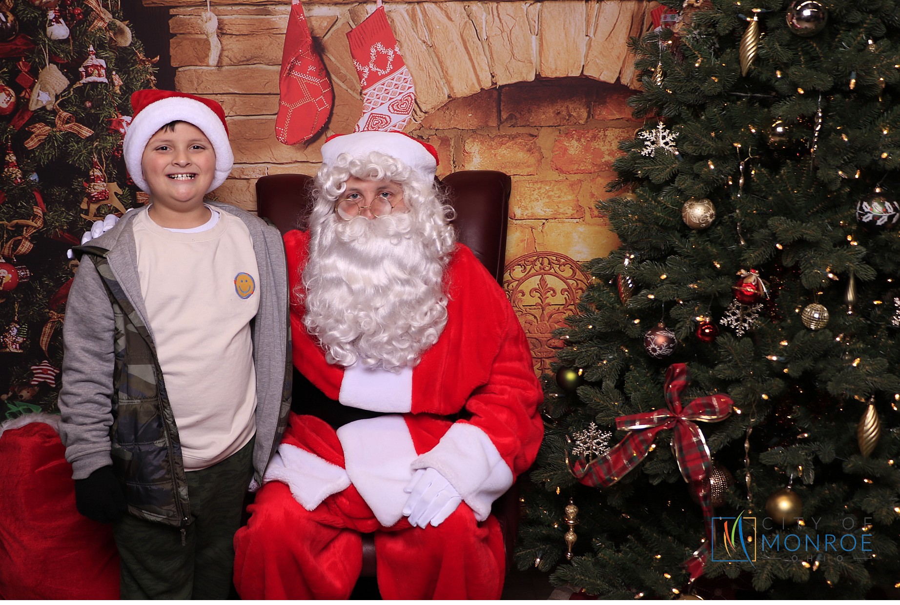 Monroe Christmas on the Plaza | View more photos from the event at gallery.photoboothcincy.com/u/PhotoBoothCincy/Monroe-Christmas-on-the-Plaza