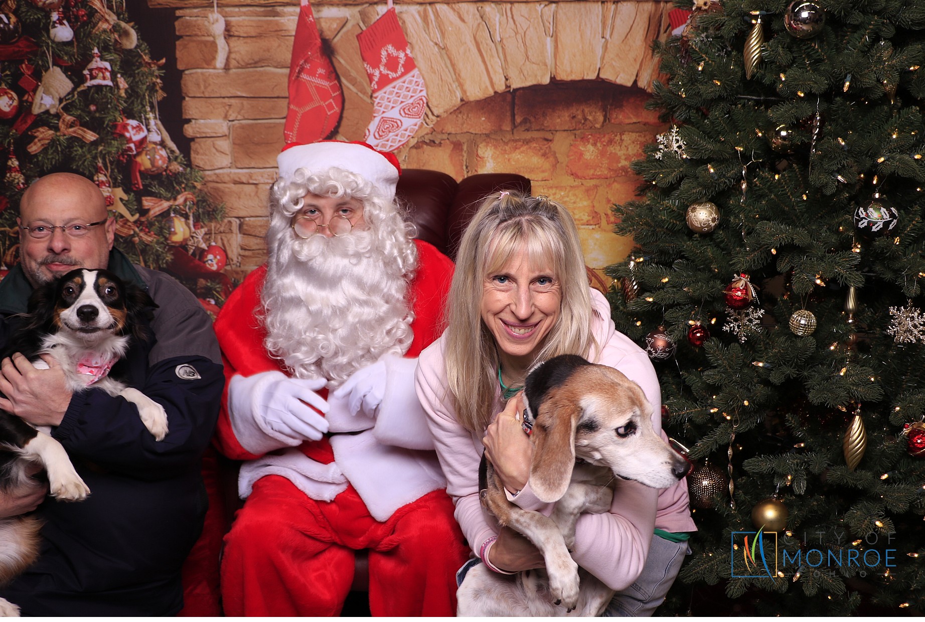 Monroe Christmas on the Plaza | View more photos from the event at gallery.photoboothcincy.com/u/PhotoBoothCincy/Monroe-Christmas-on-the-Plaza