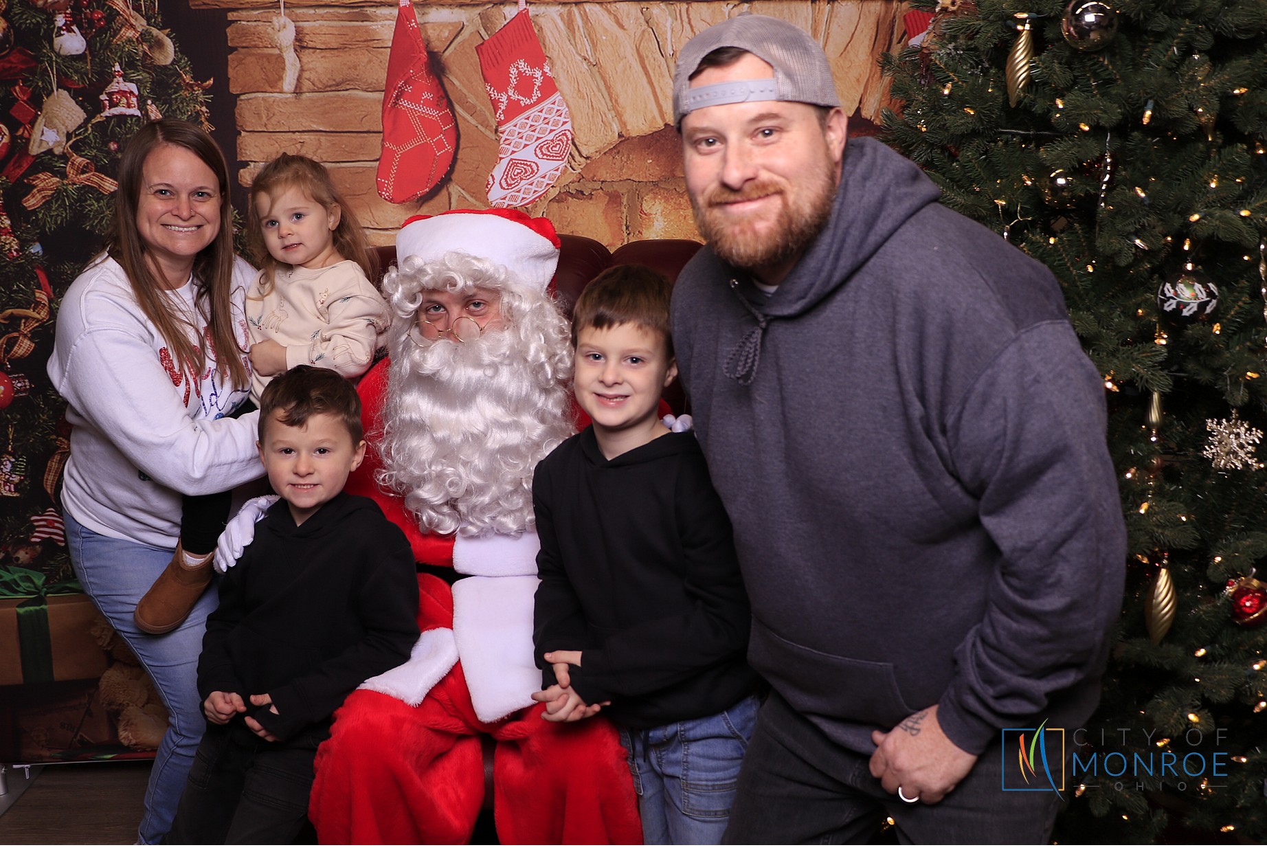 Monroe Christmas on the Plaza | View more photos from the event at gallery.photoboothcincy.com/u/PhotoBoothCincy/Monroe-Christmas-on-the-Plaza