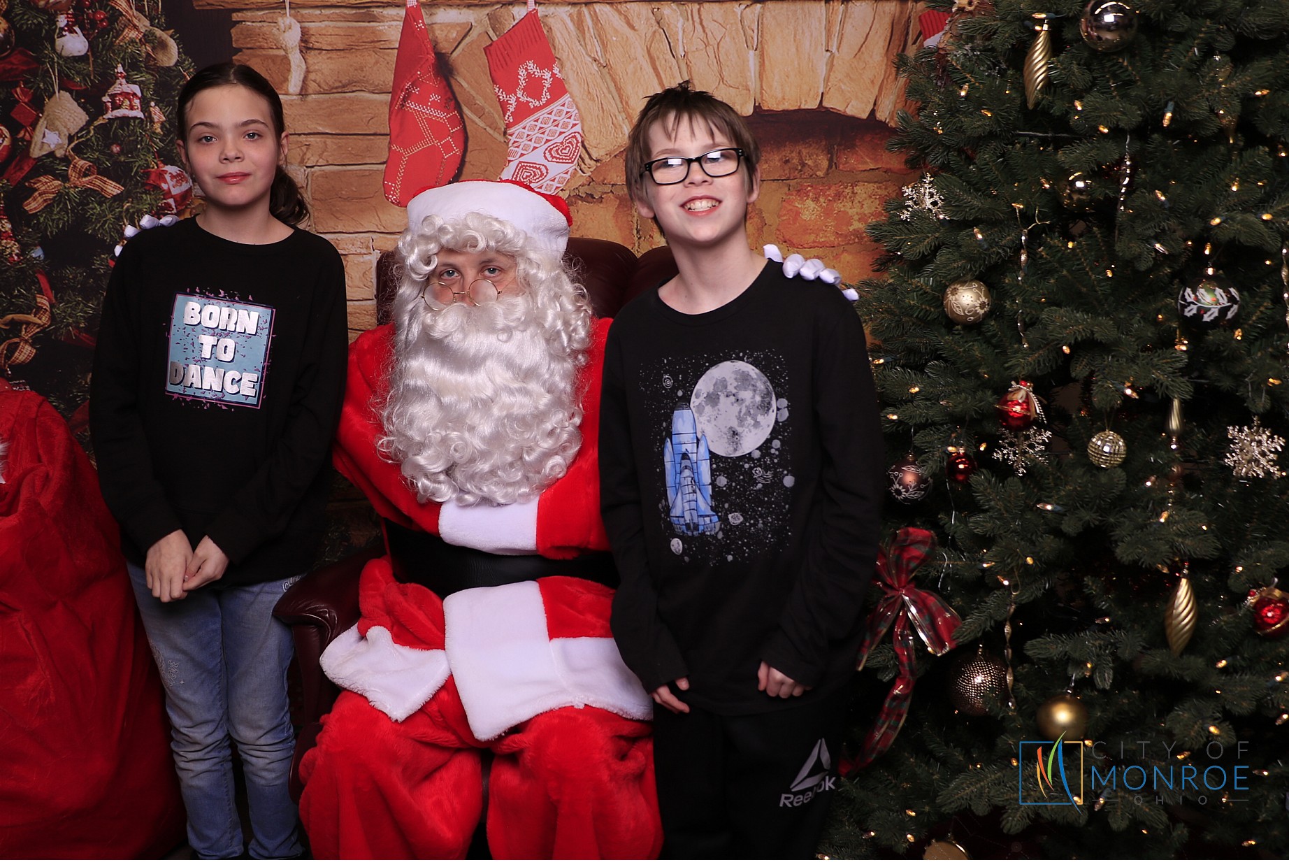 Monroe Christmas on the Plaza | View more photos from the event at gallery.photoboothcincy.com/u/PhotoBoothCincy/Monroe-Christmas-on-the-Plaza
