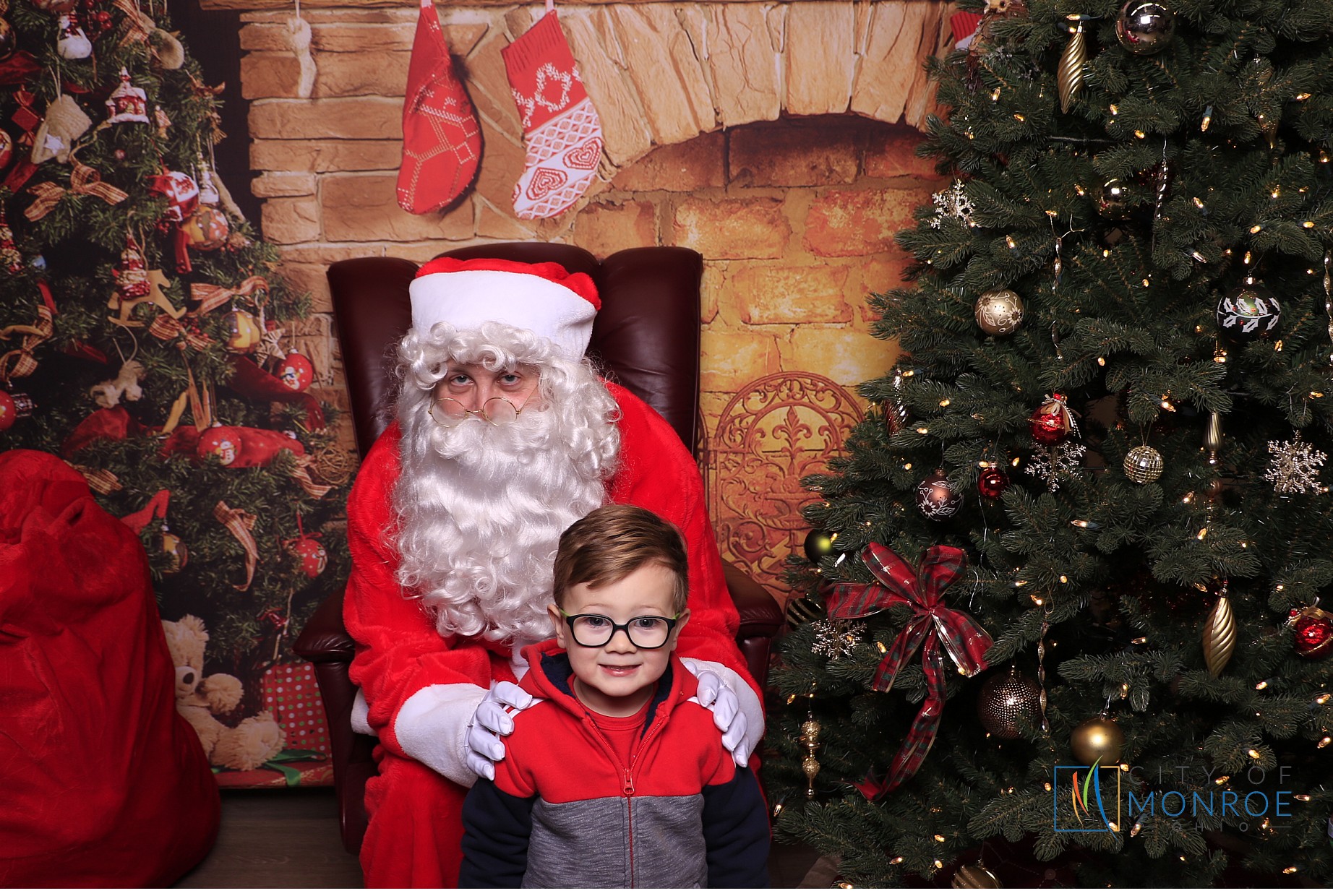 Monroe Christmas on the Plaza | View more photos from the event at gallery.photoboothcincy.com/u/PhotoBoothCincy/Monroe-Christmas-on-the-Plaza